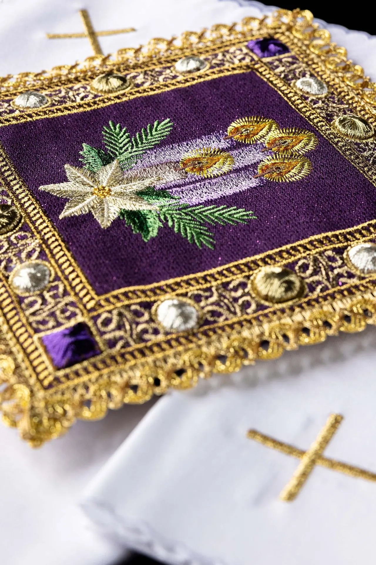 Embroidered Chalice Linen Set for Advent