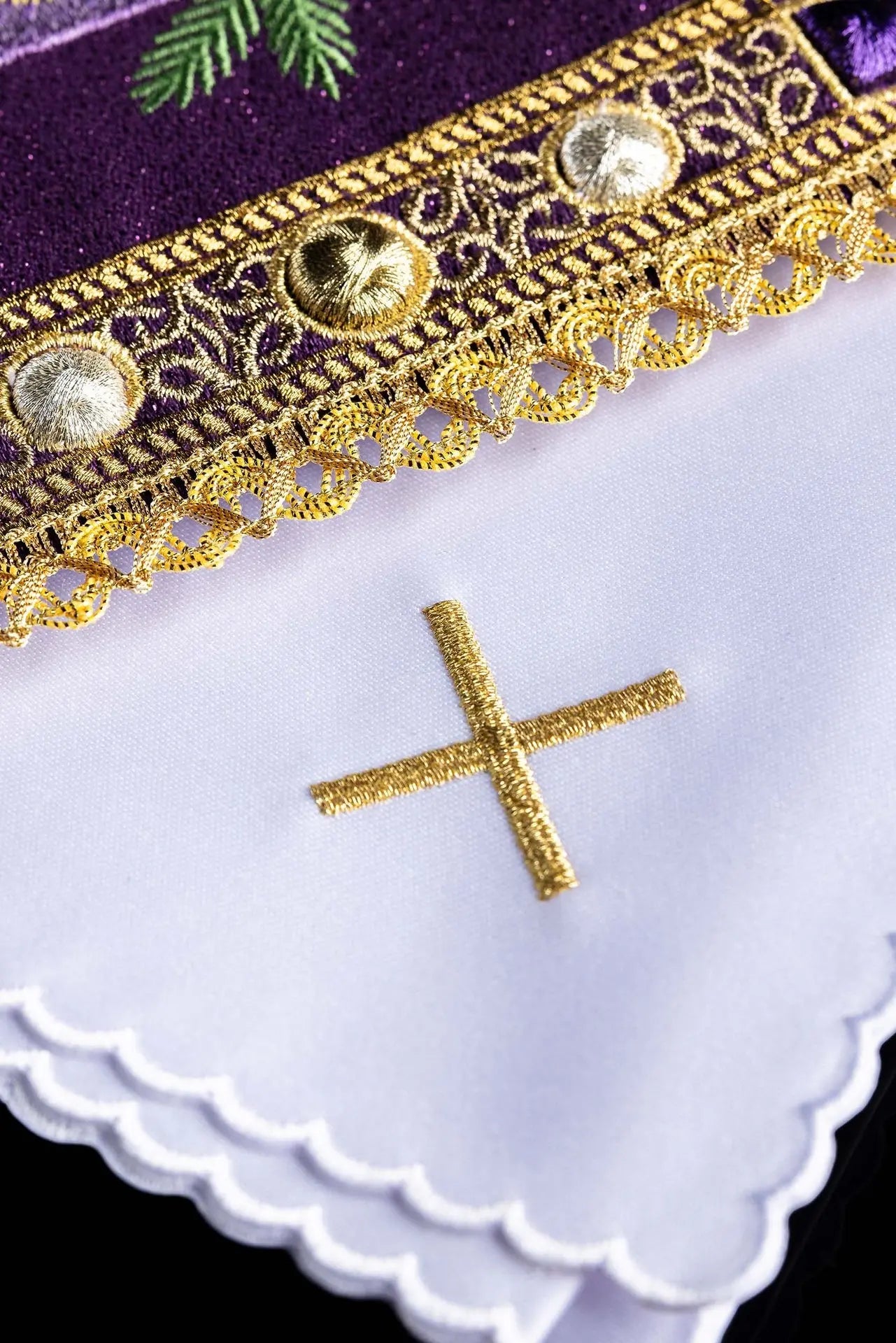 Embroidered Chalice Linen Set for Advent