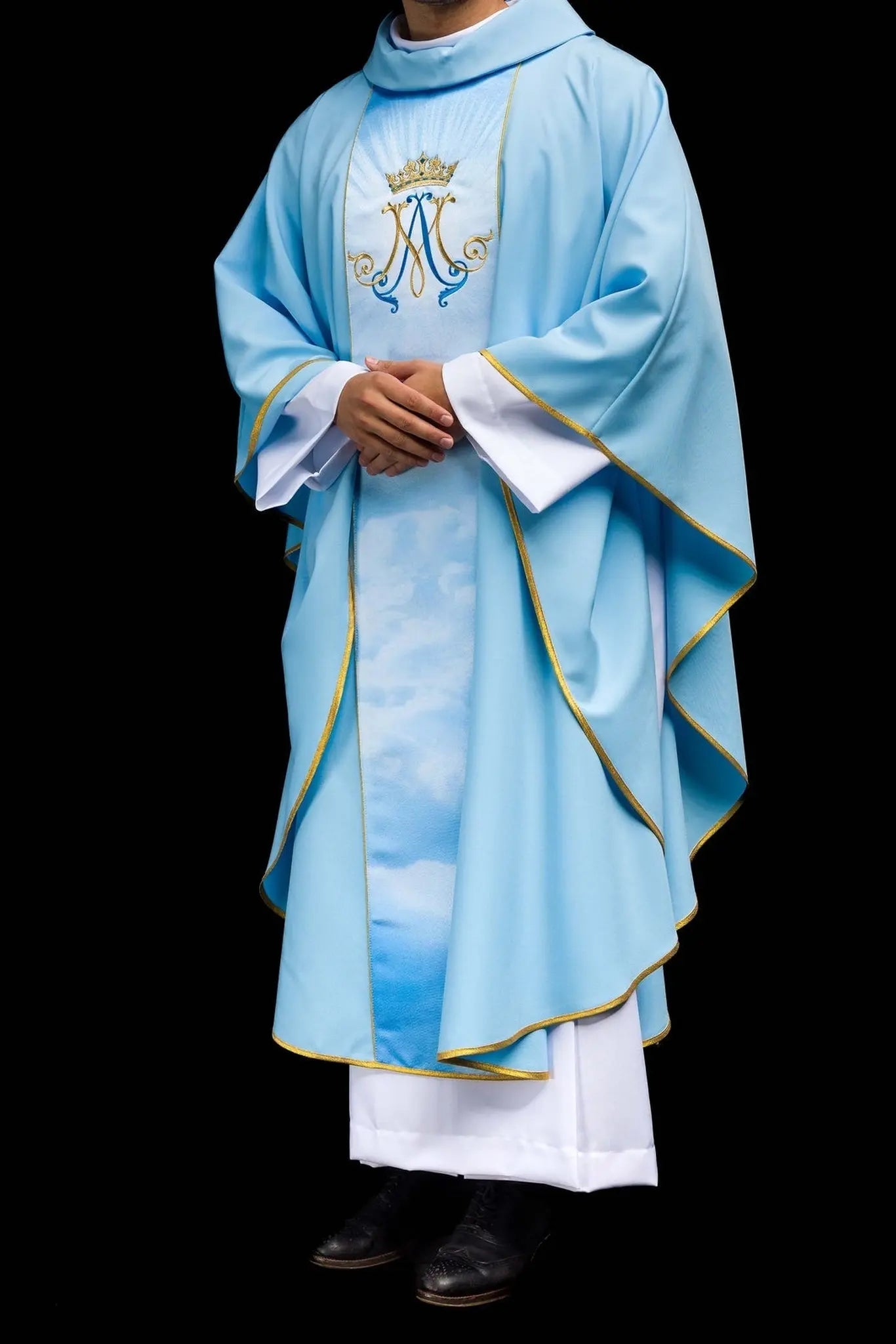 Niebieski ornat liturgiczny maryjny z pasem sublimowanym i haftowanym