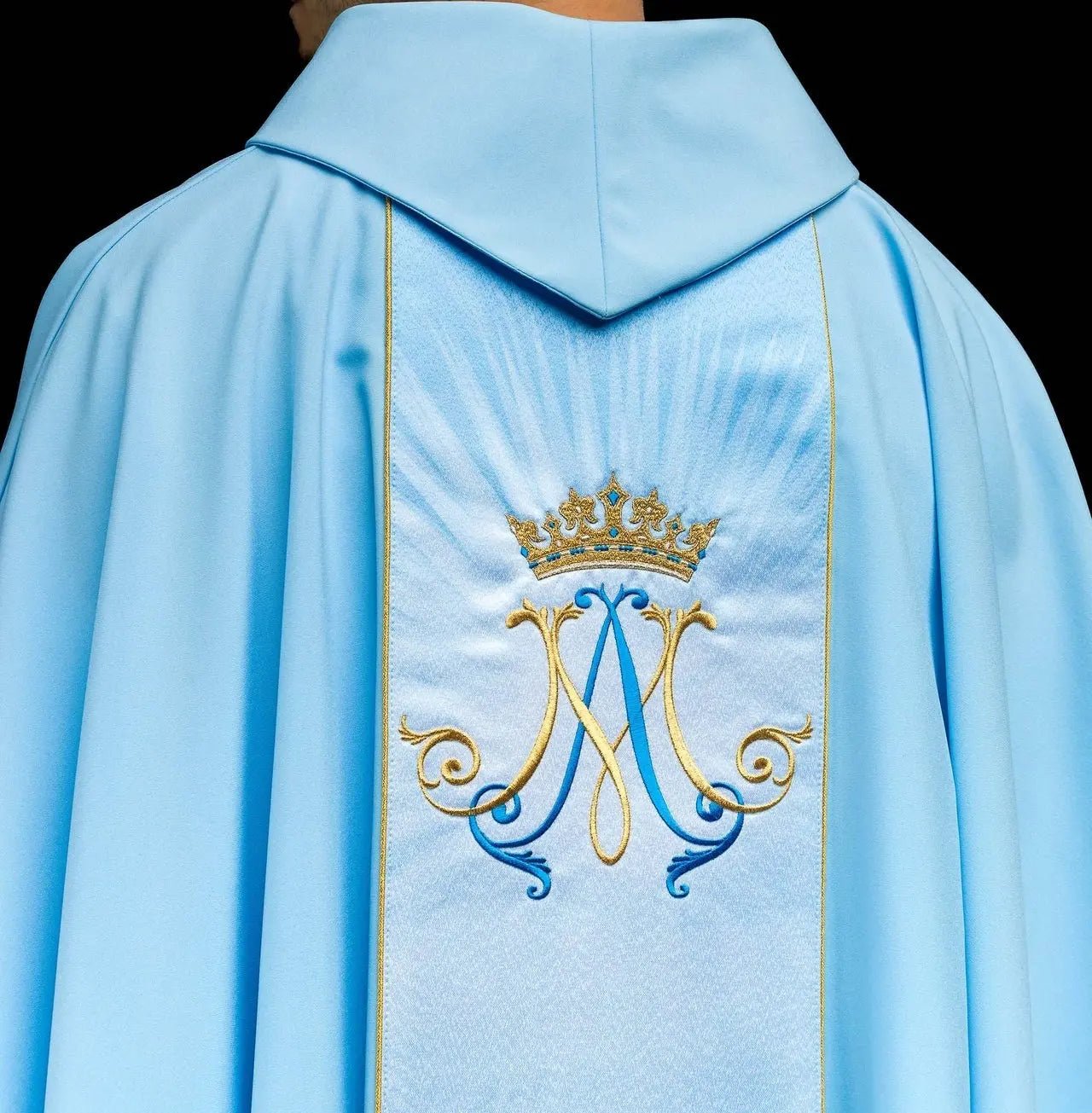 Niebieski maryjny ornat liturgiczny z sublimowanym i haftowanym pasem