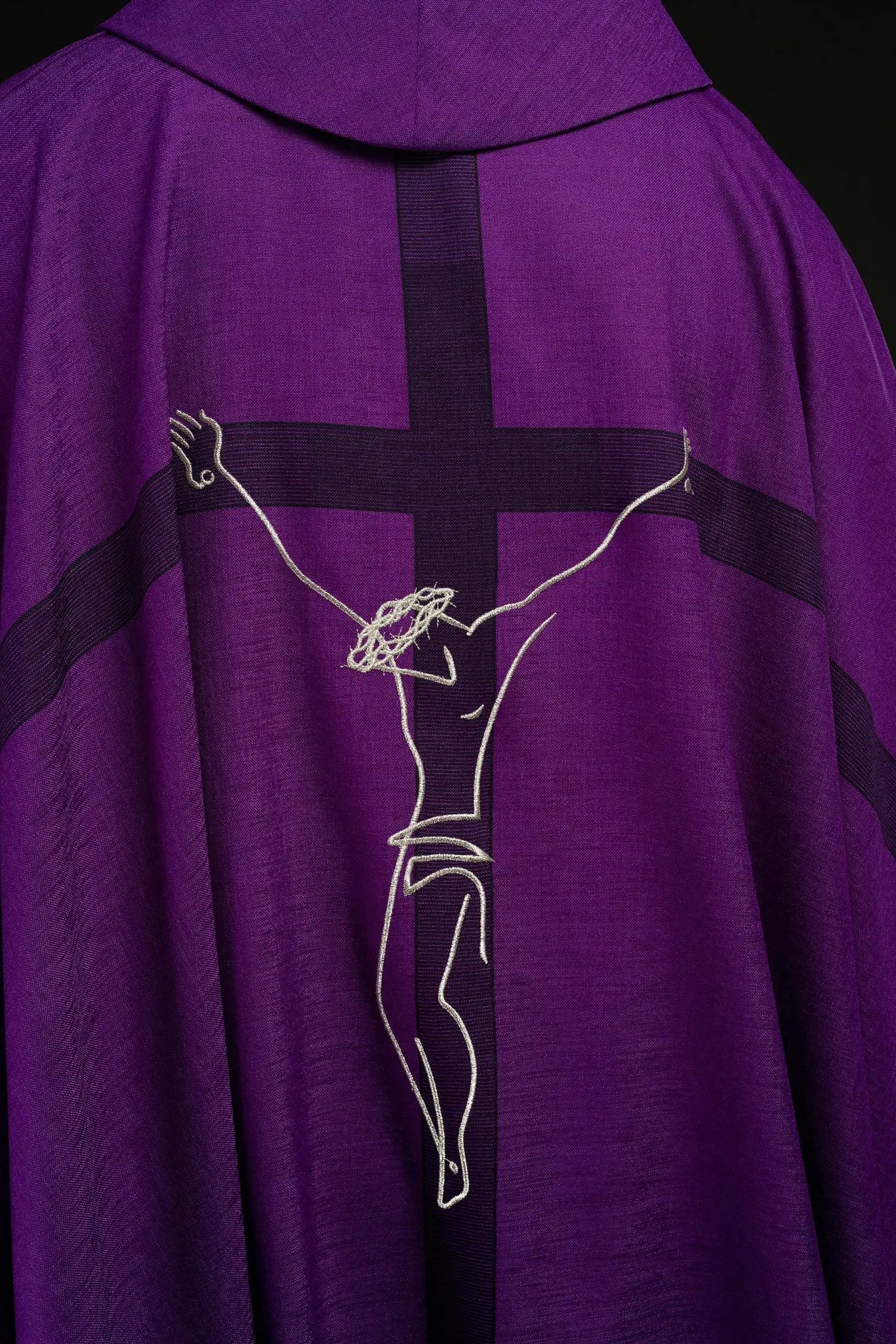 Chasuble with the motif of Jesus on the Cross in purple