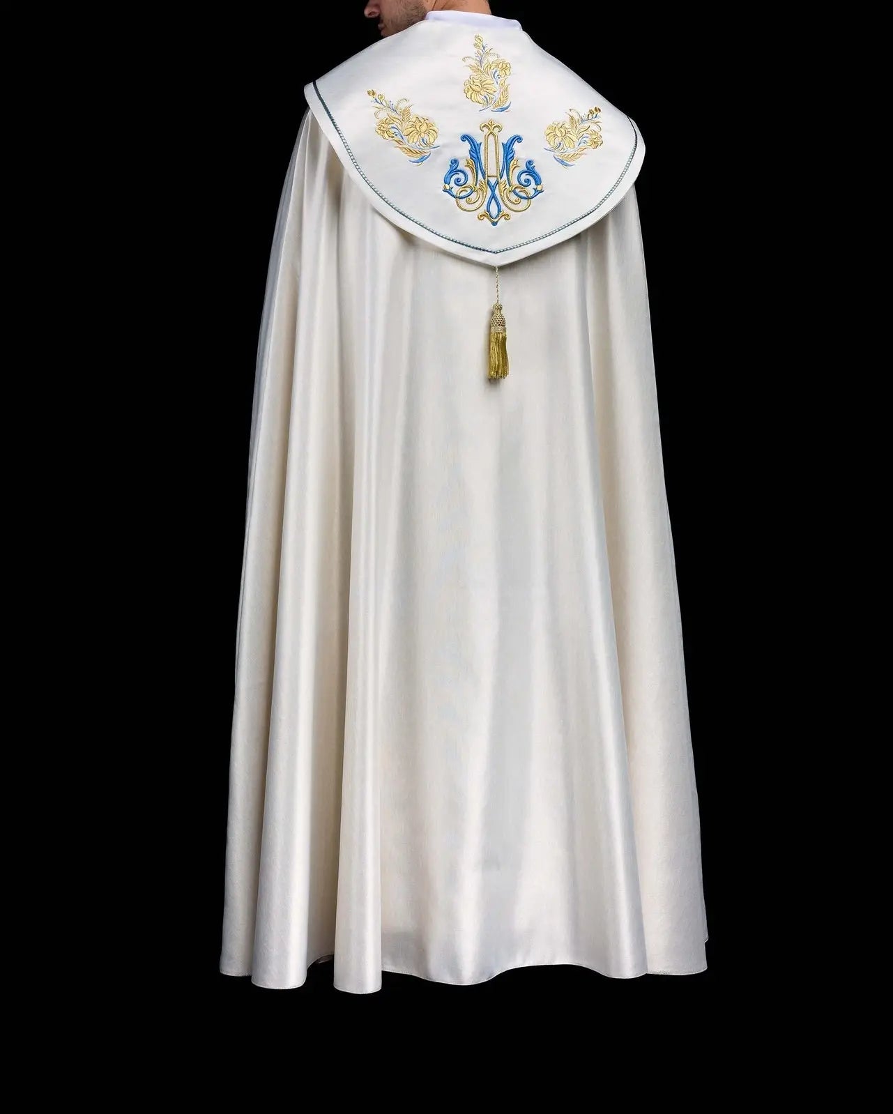 Ecru kapa liturgiczna z haftem maryjnym