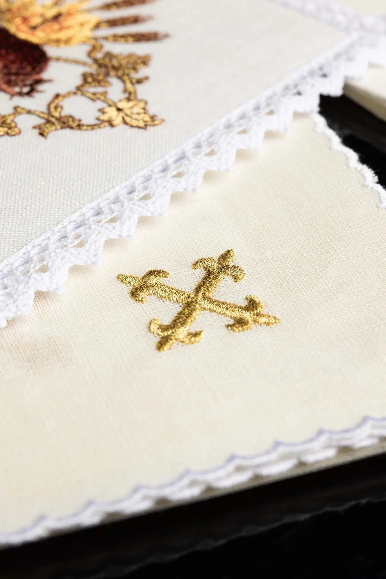 Linen embroidered cup linen Chalice