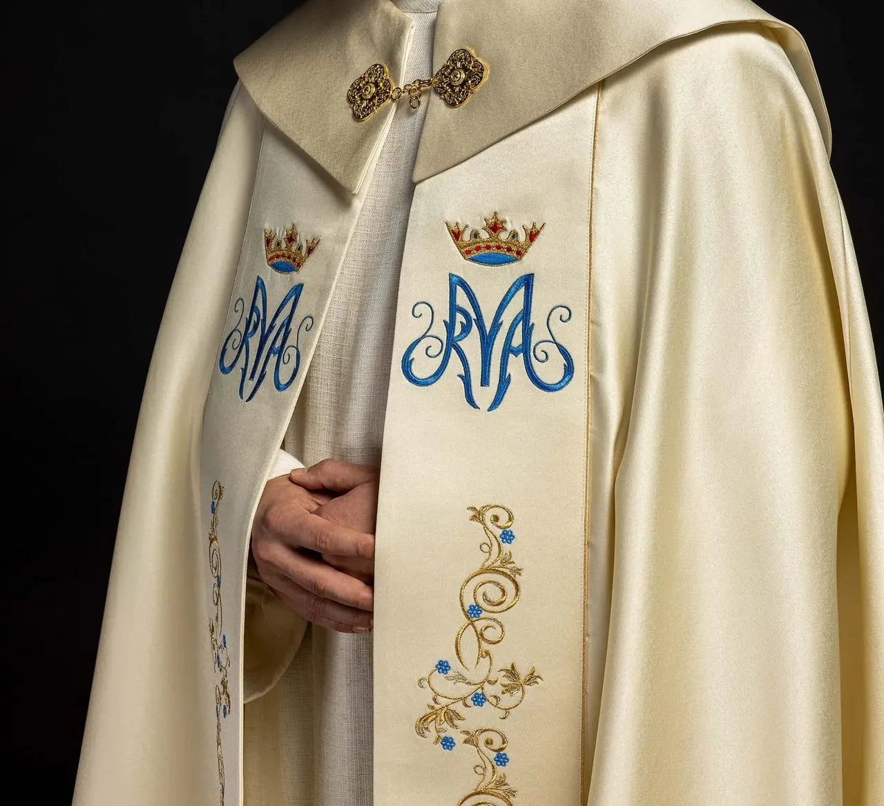 Ecru Marian embroidered cope