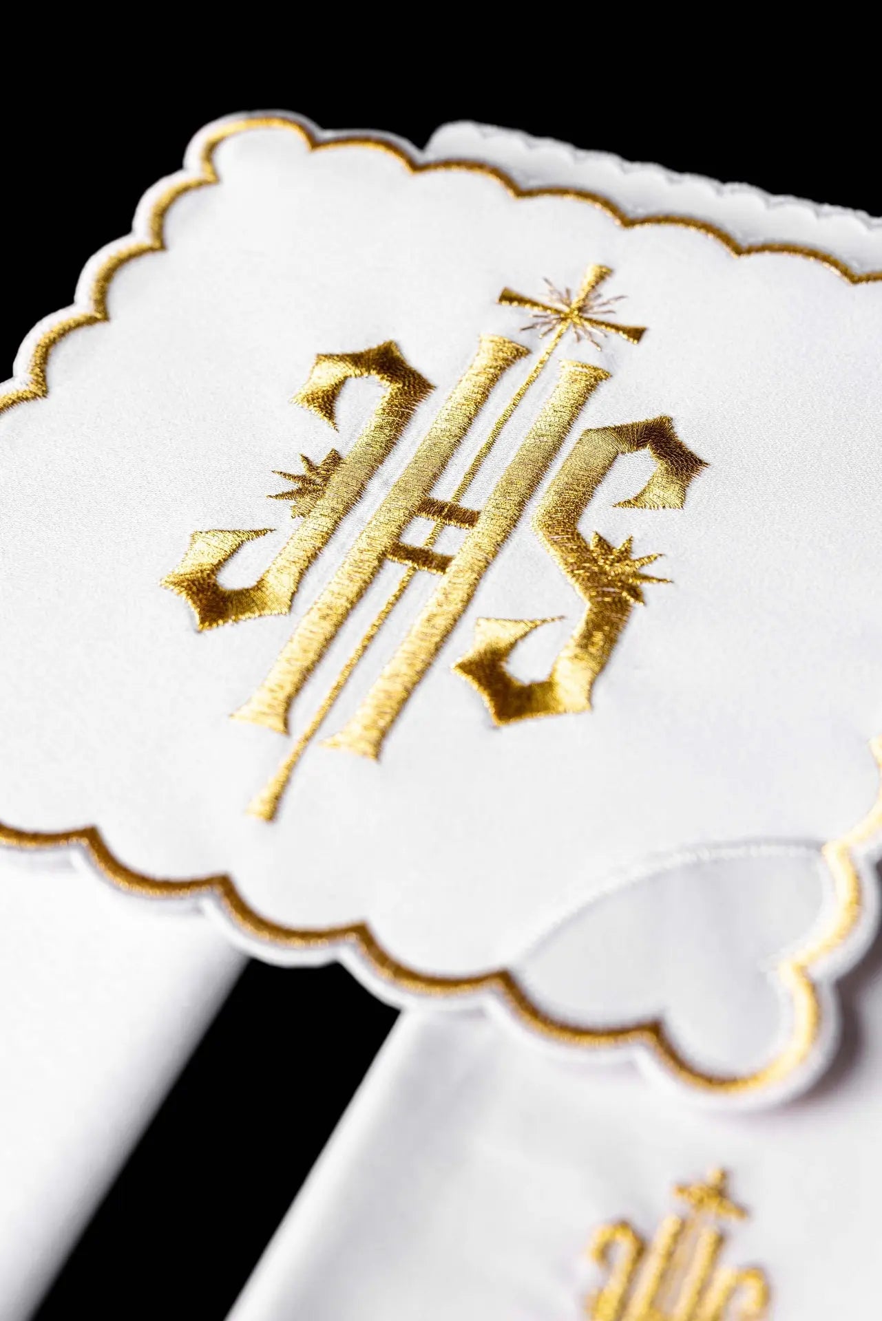 Embroidered Chalice Linen Set: Gold IHS Motif