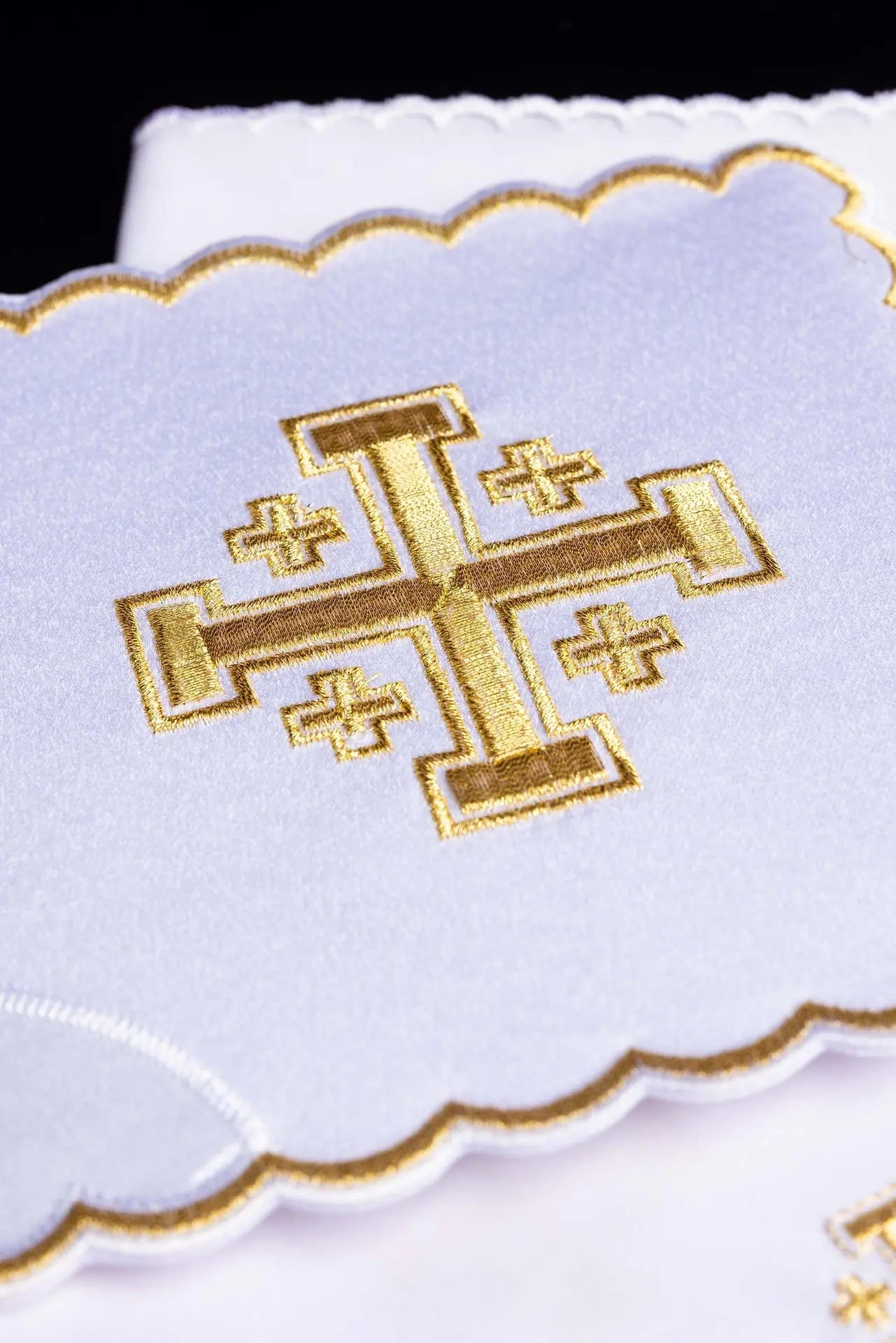zestaw kubków z haftem krzyżykowym biały