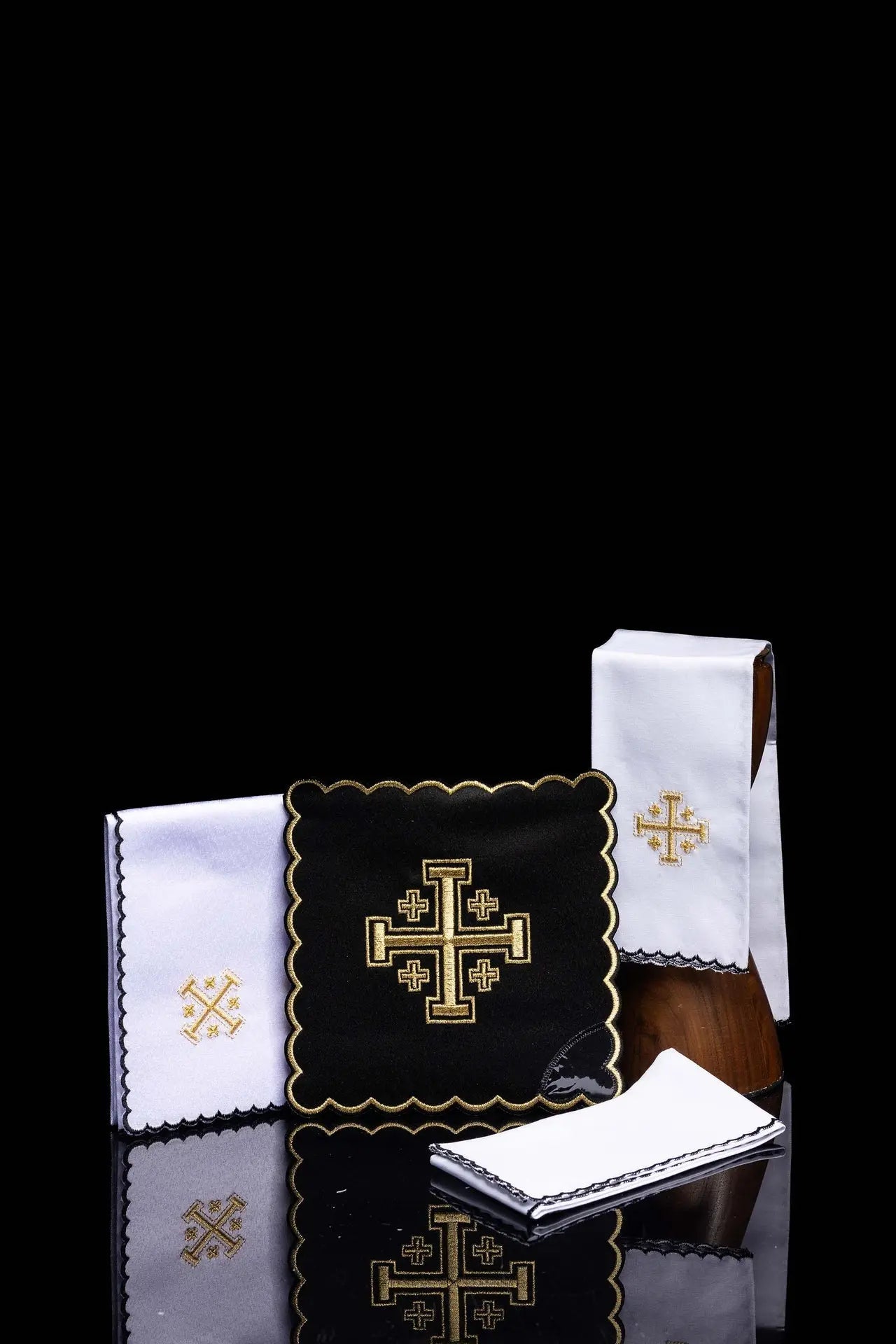 Chalice Linen Set with Jerusalem Cross Embroidery