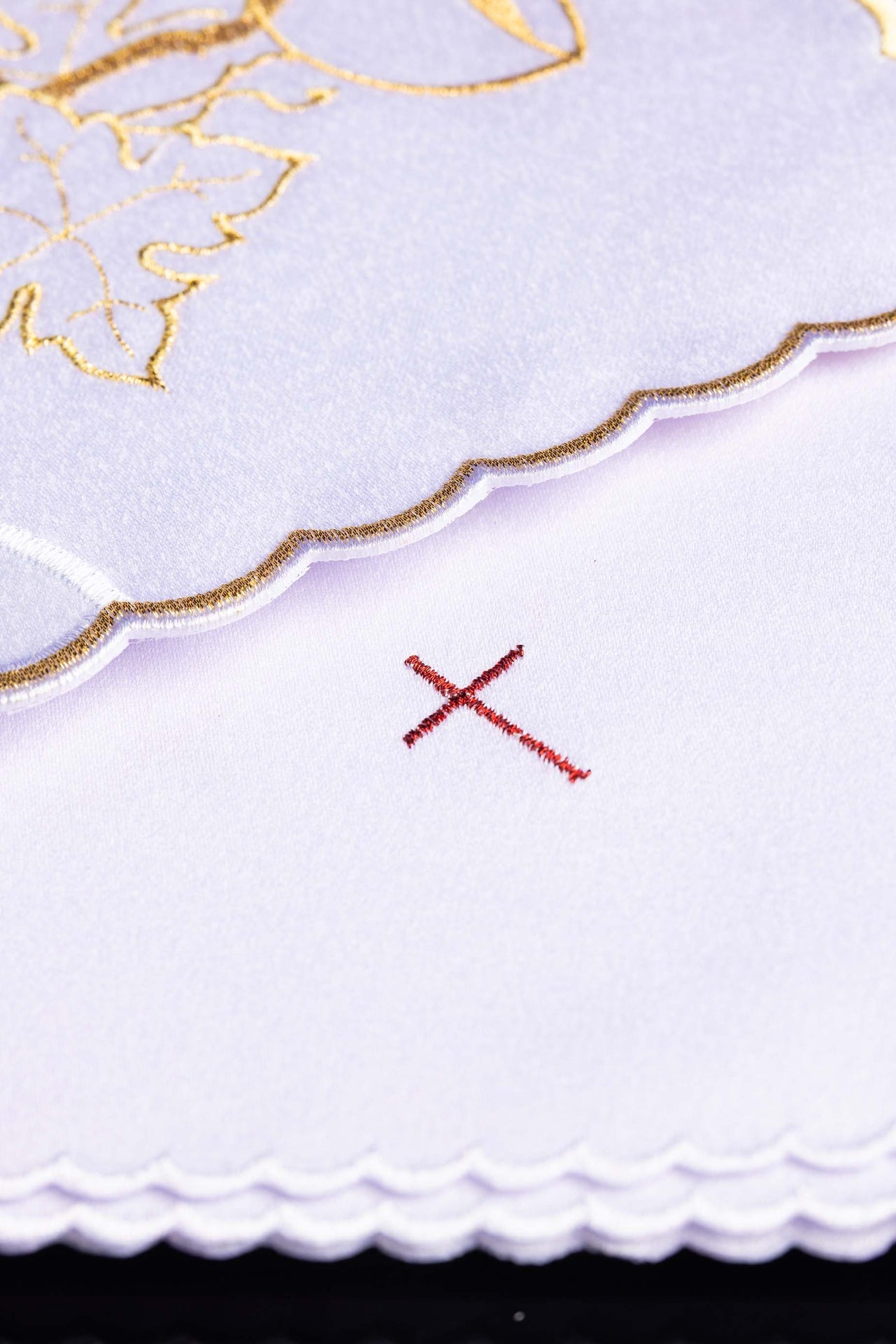 Bielizna kielichowa haftowana z symbolem kielicha i winogrona - ORNATY.PL