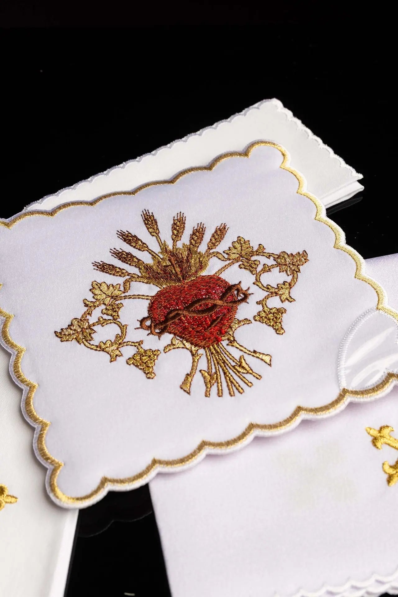 Chalice linen embroidered with the Heart of Jesus