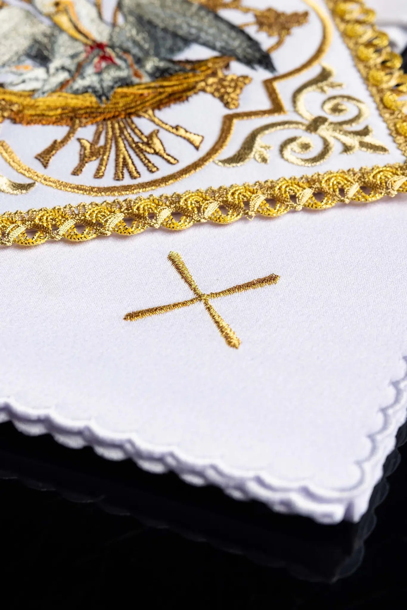 Chalice Linen Set with Eucharistic Pelican Embroidery