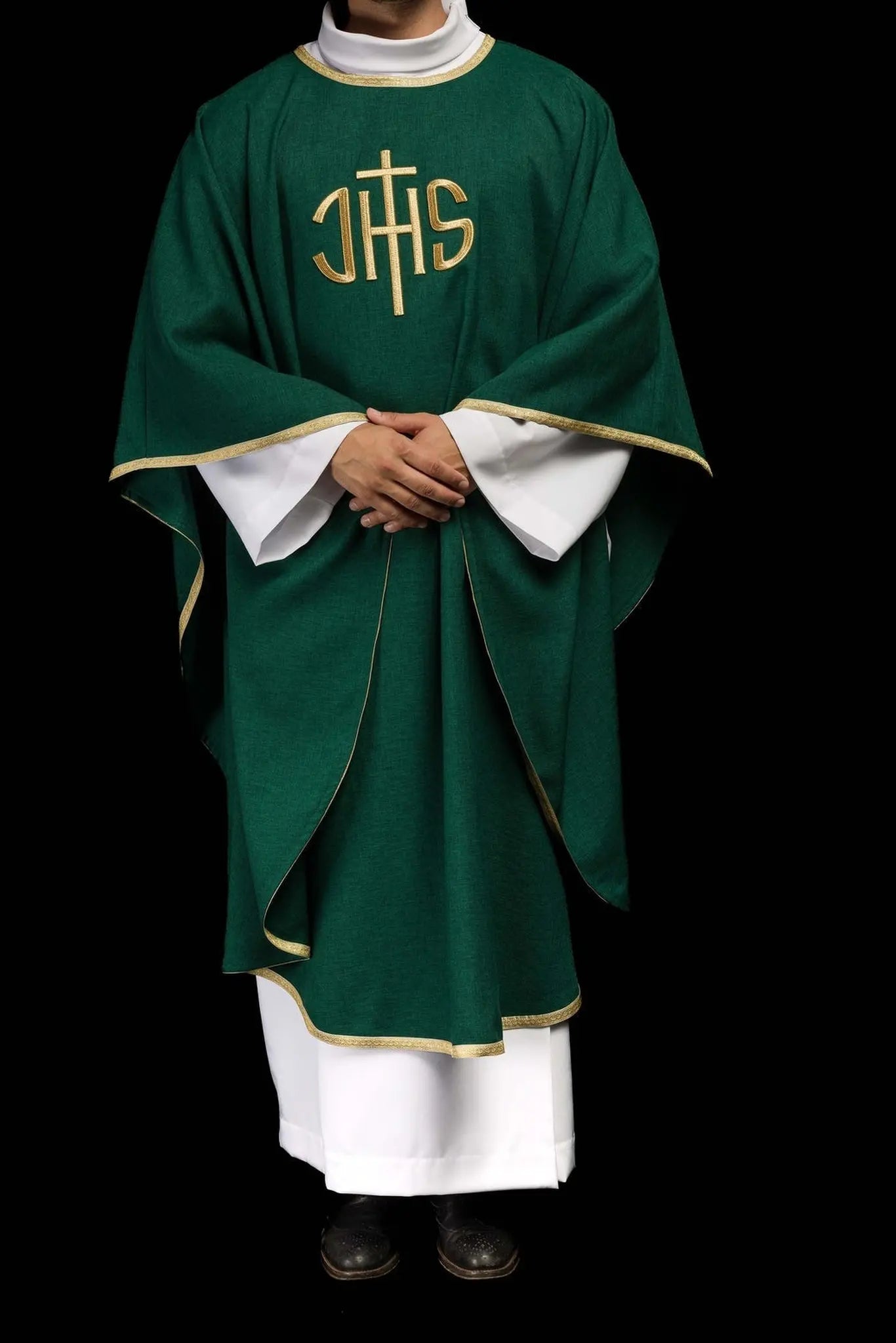 Zielony ornat liturgiczny ze złotym haftem IHS