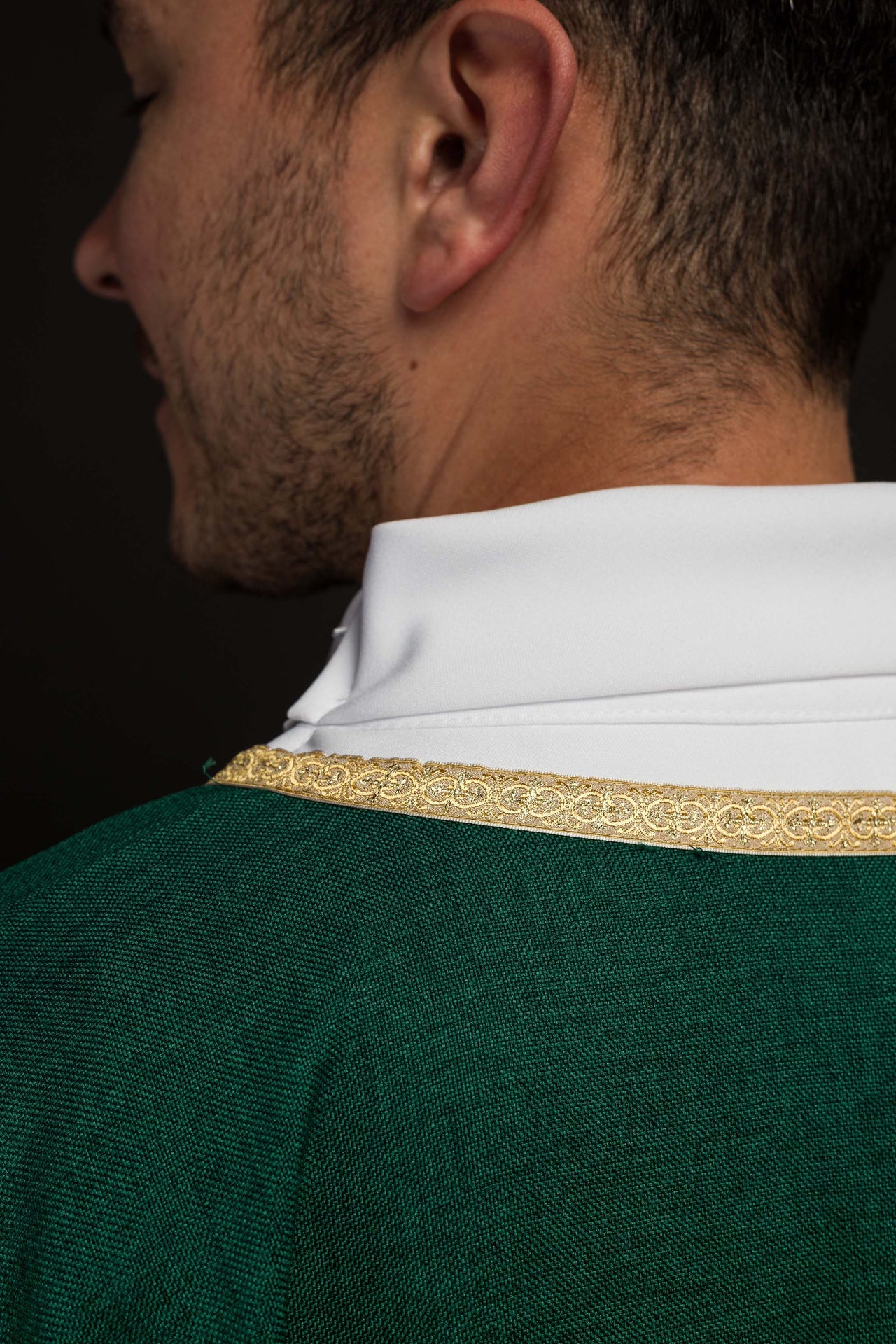 Zielony ornat liturgiczny z złotym haftem IHS - ORNATY.PL