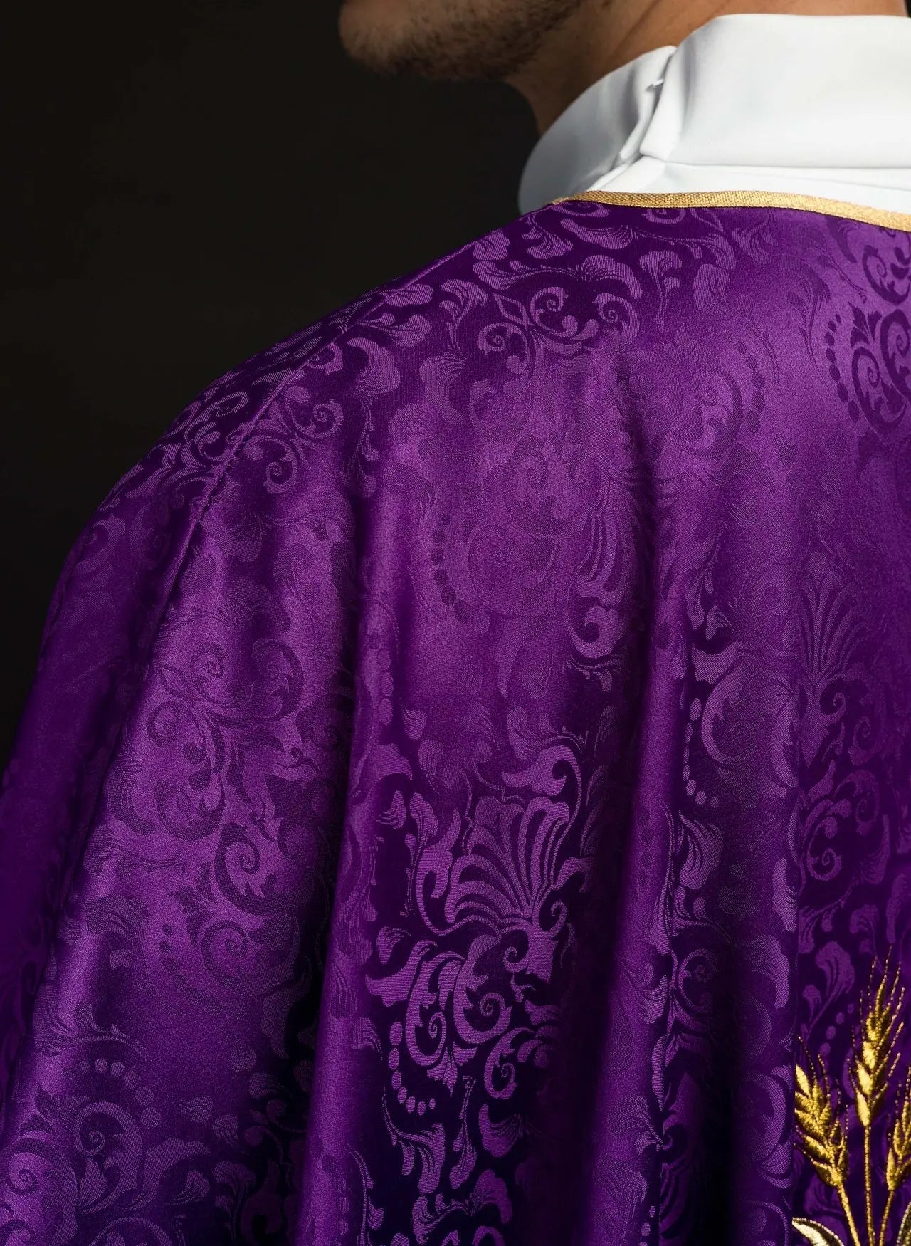 Purple liturgical chasuble with chalice and host embroidery on jacquard fabric