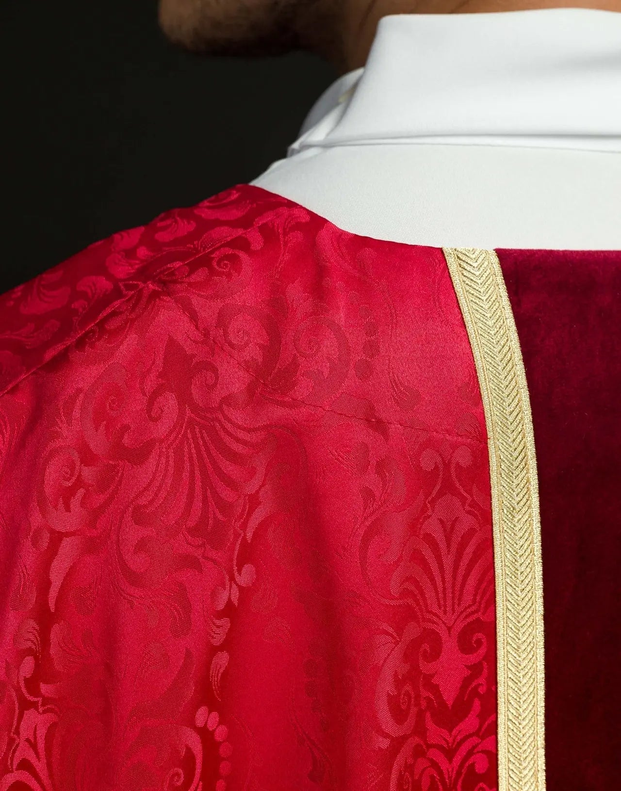 Liturgical red chasuble with band and embroidered cross on jacquard fabric