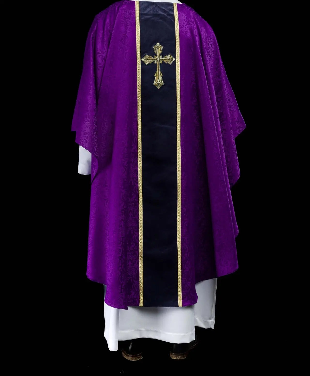 Liturgical purple chasuble with band and embroidered cross on jacquard fabric
