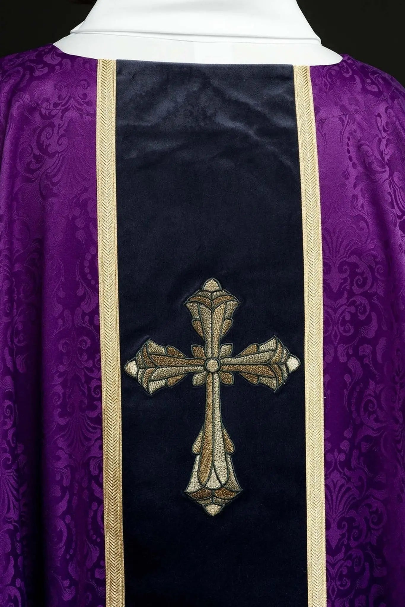 Liturgical purple chasuble with band and embroidered cross on jacquard fabric
