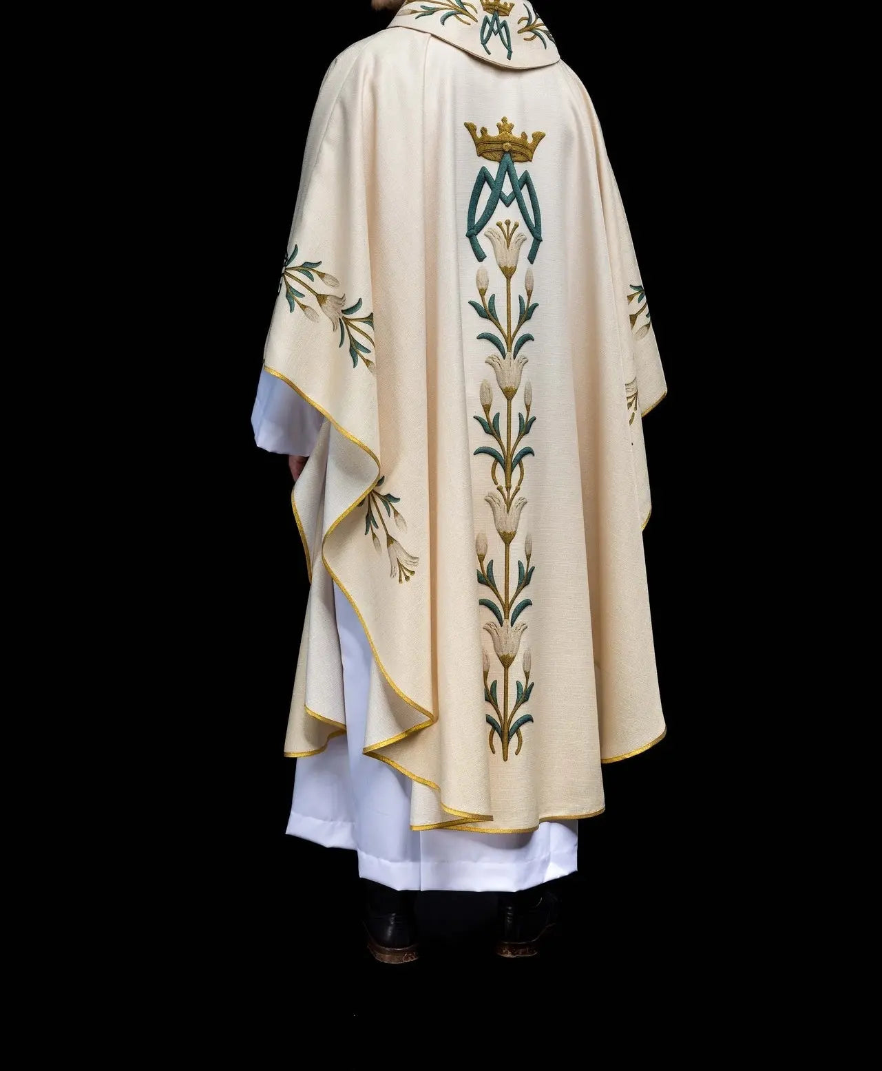 Marian printed chasuble with lily pattern and monogram ecru
