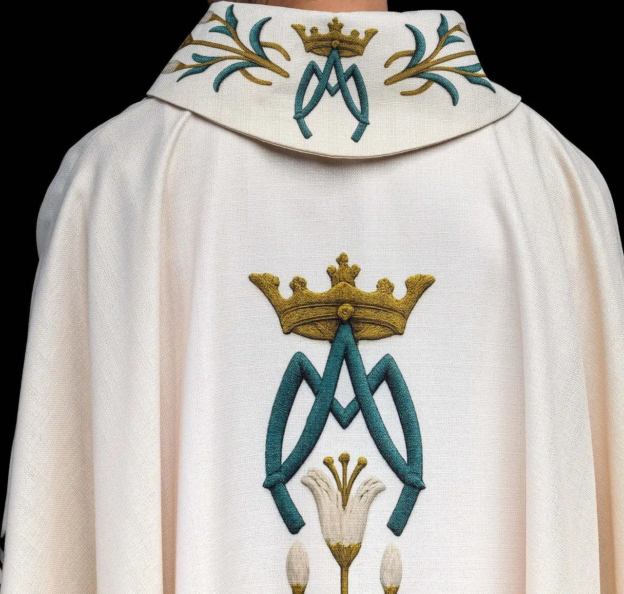 Marian printed chasuble with lily pattern and monogram ecru