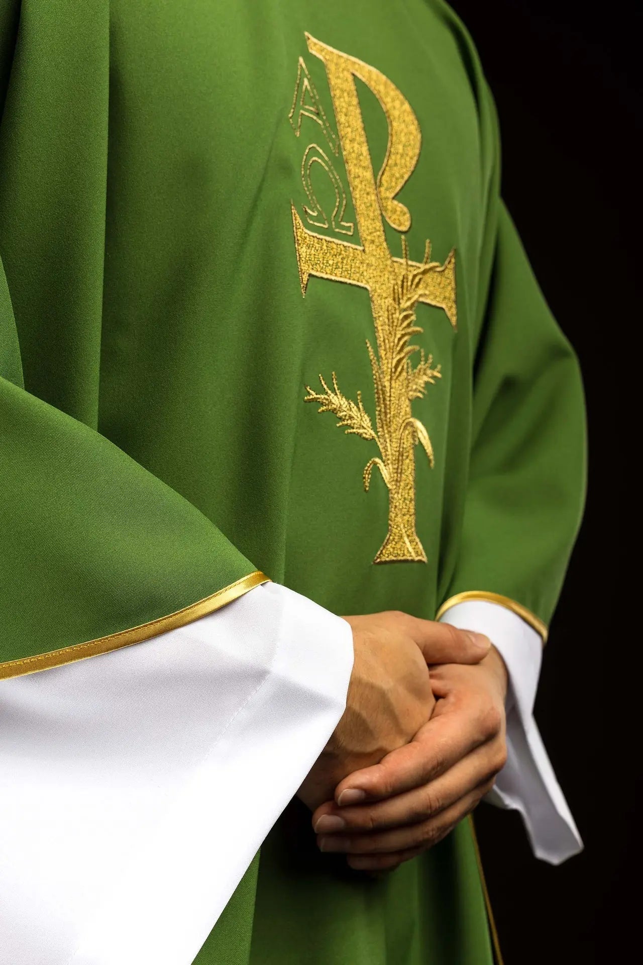 Embroidered chasuble with the Alpha and Omega symbol and wide collar green