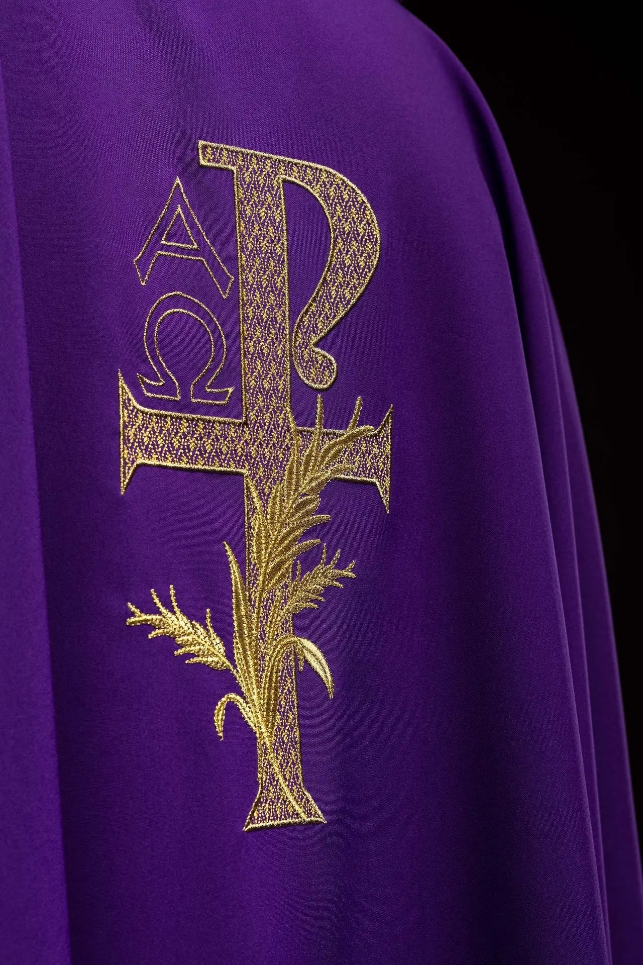 Embroidered chasuble with the Alpha and Omega symbol and wide collar purple