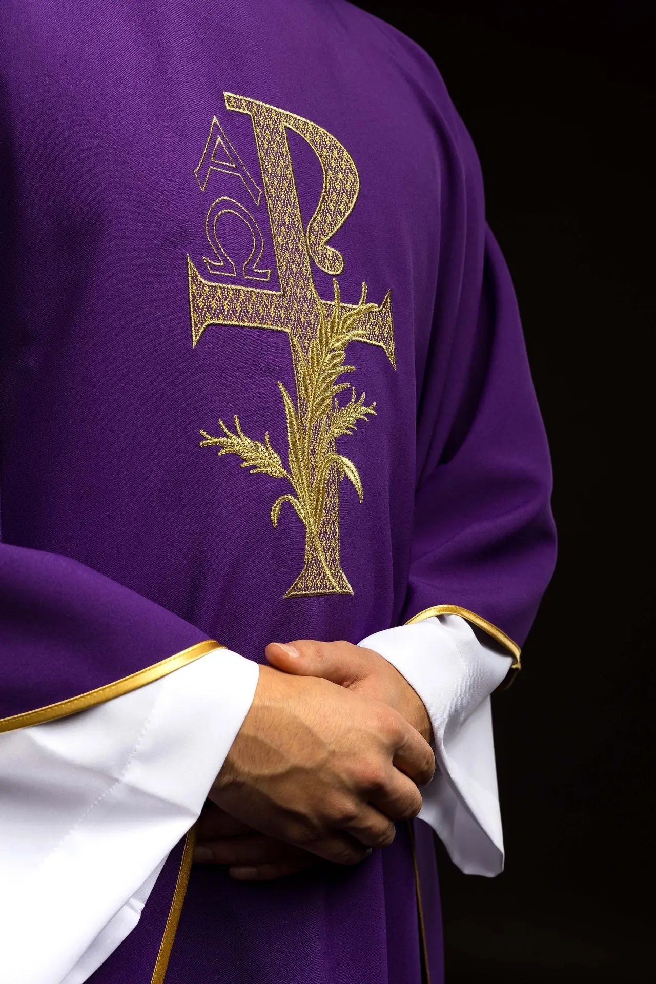 Embroidered chasuble with the Alpha and Omega symbol and wide collar purple