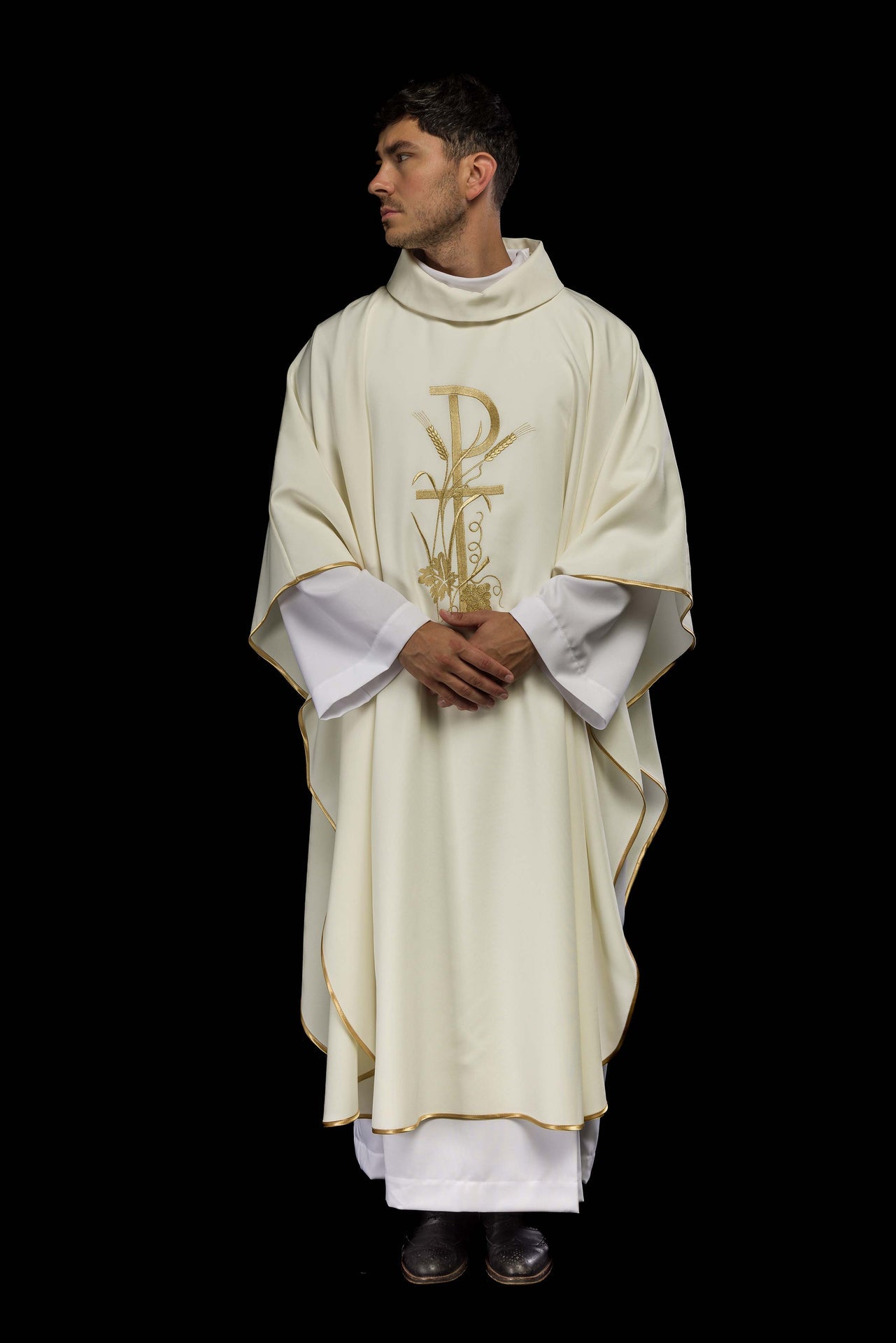 Ornat haftowany w kolorze ecru - ORNATY.PL