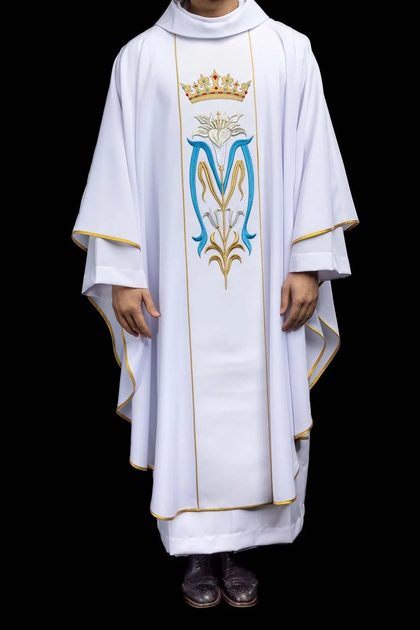 Biała ornat maryjny z haftem korony