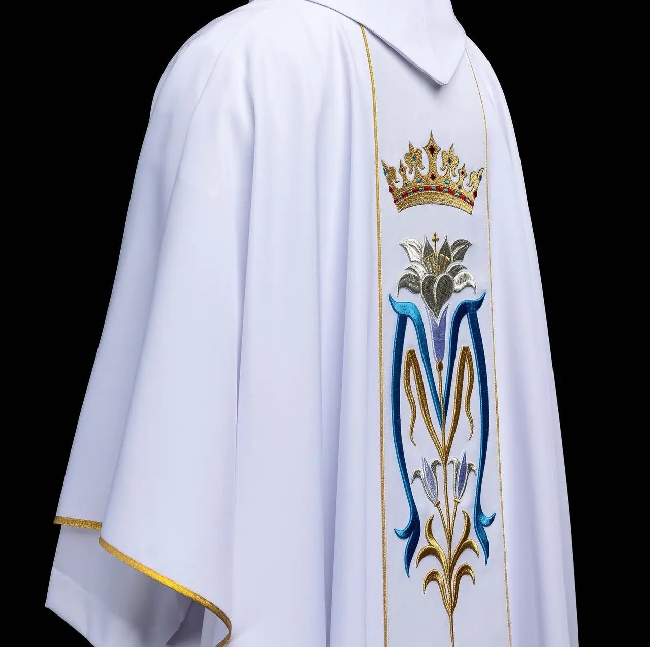 Biały ornat maryjny z haftem korony