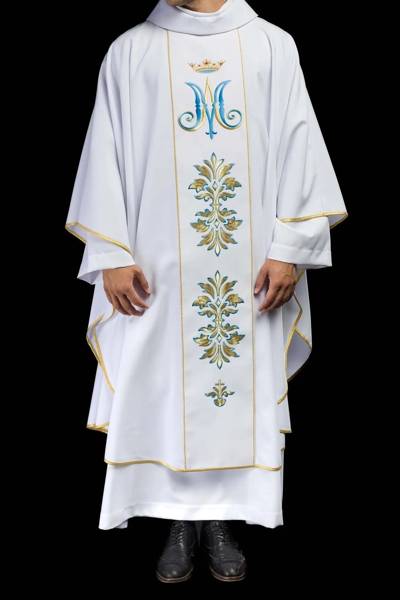 Embroidered chasuble with Marian motif White