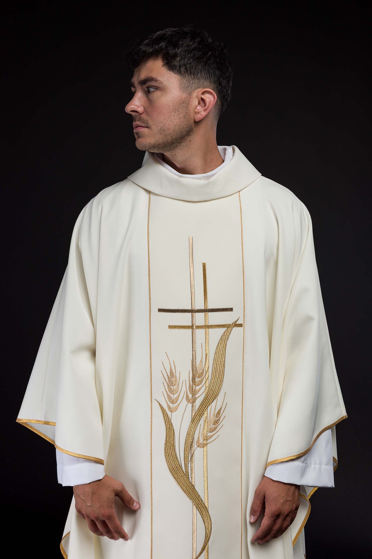 Ornat haftowany motywami krzyża i kłosów ecru - ORNATY.PL