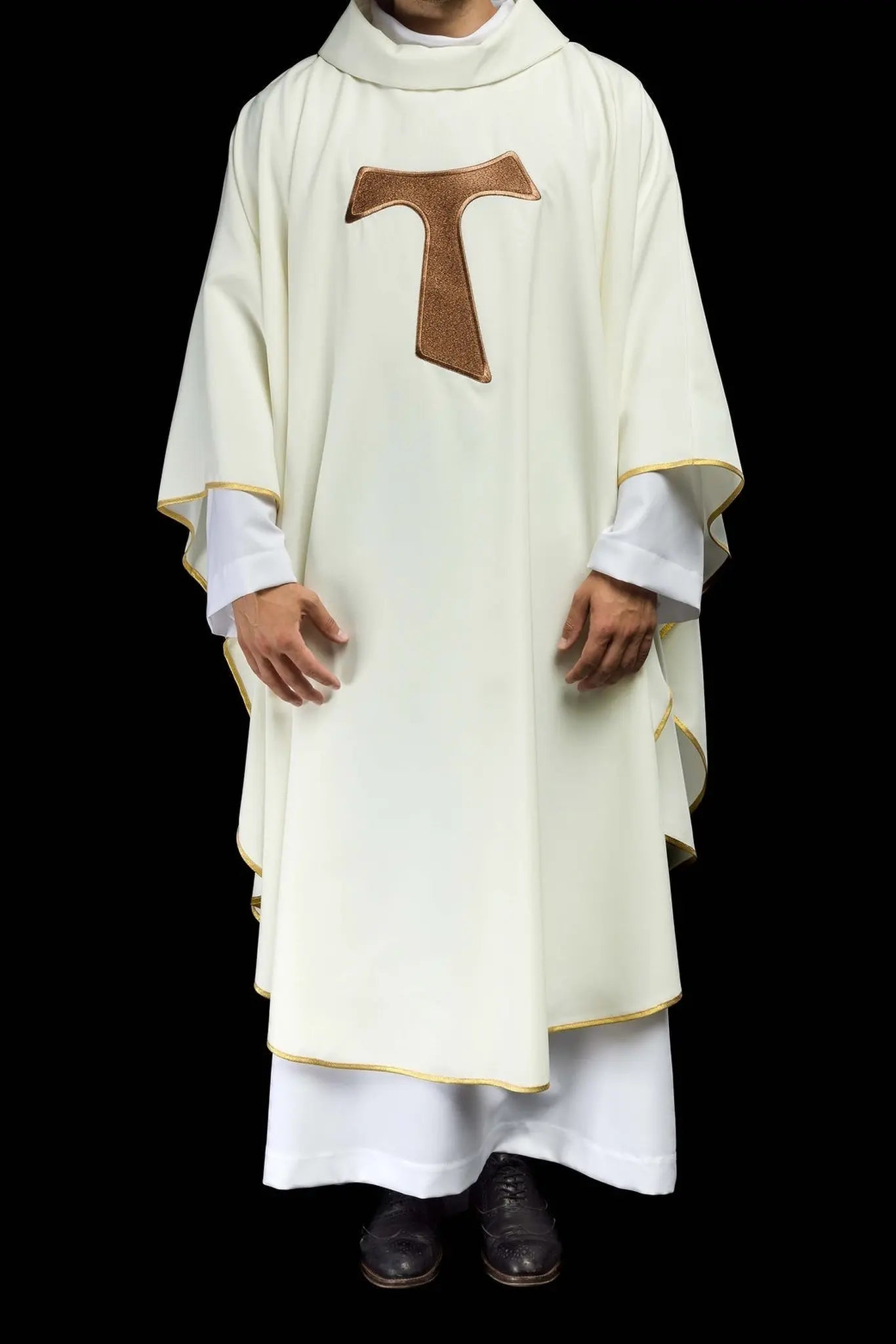 Ornat liturgiczny z krzyżem franciszkańskim