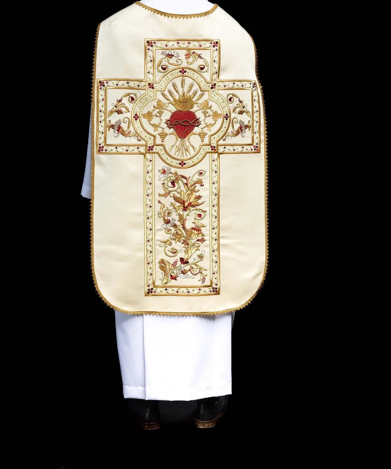 Roman chasuble embroidered with the Heart of Jesus Christ