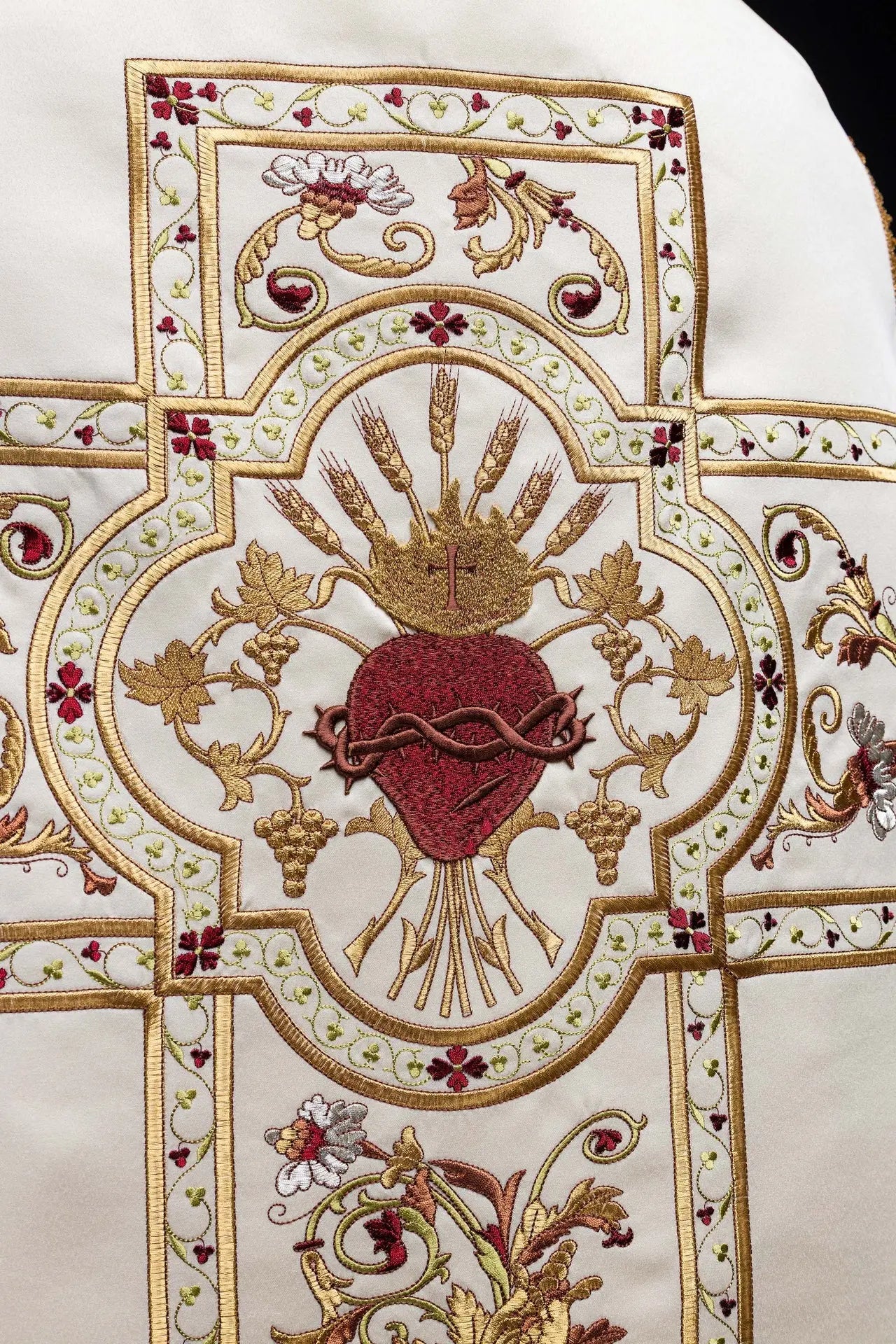 Roman chasuble embroidered with the Heart of Jesus Christ