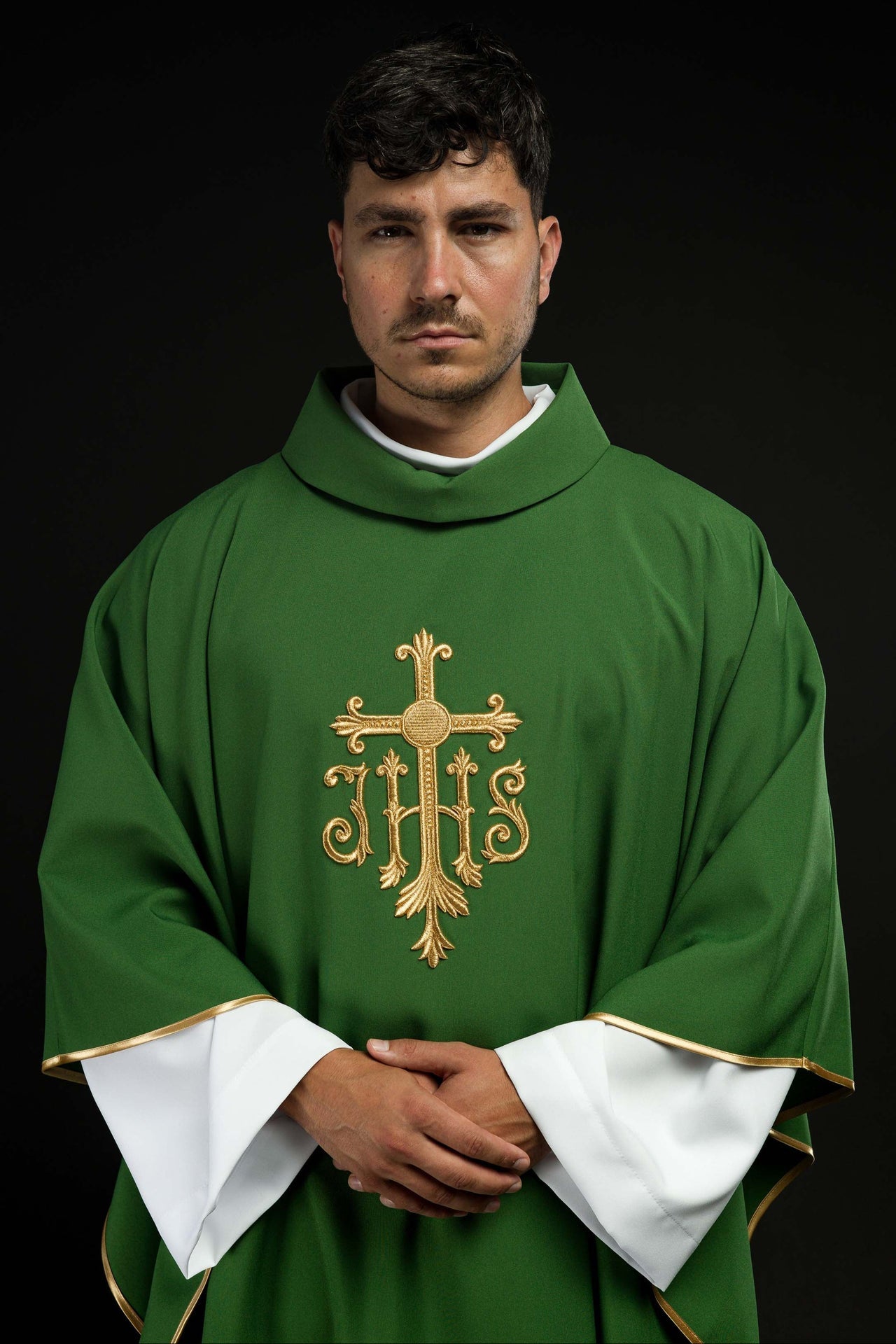 Ornat zielony z wypukłym haftem JHS - ORNATY.PL