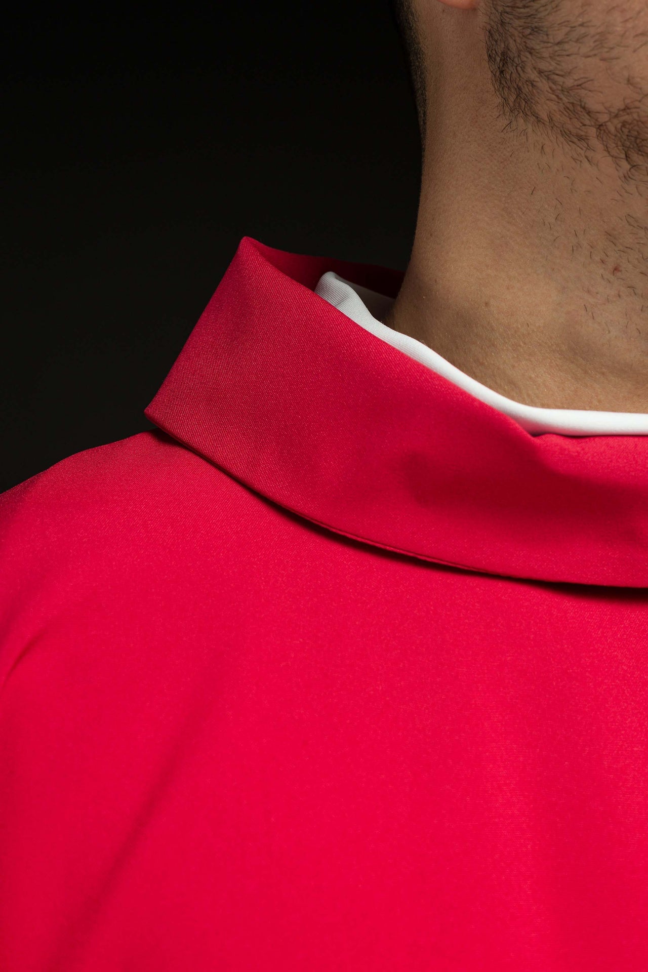 Haftowany czerwony ornat z symbolem ihs - ORNATY.PL