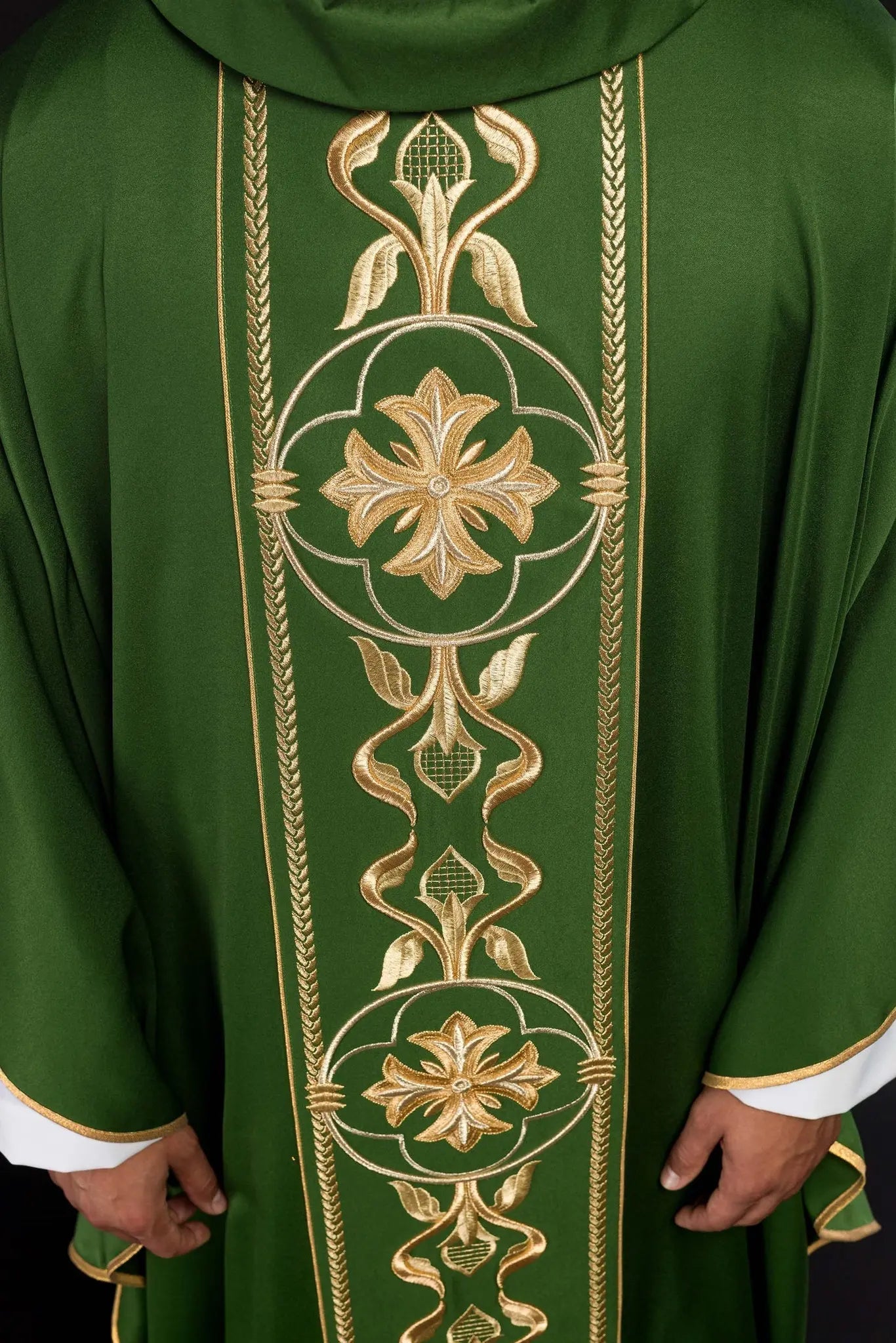 Embroidered chasuble Green with decorative band