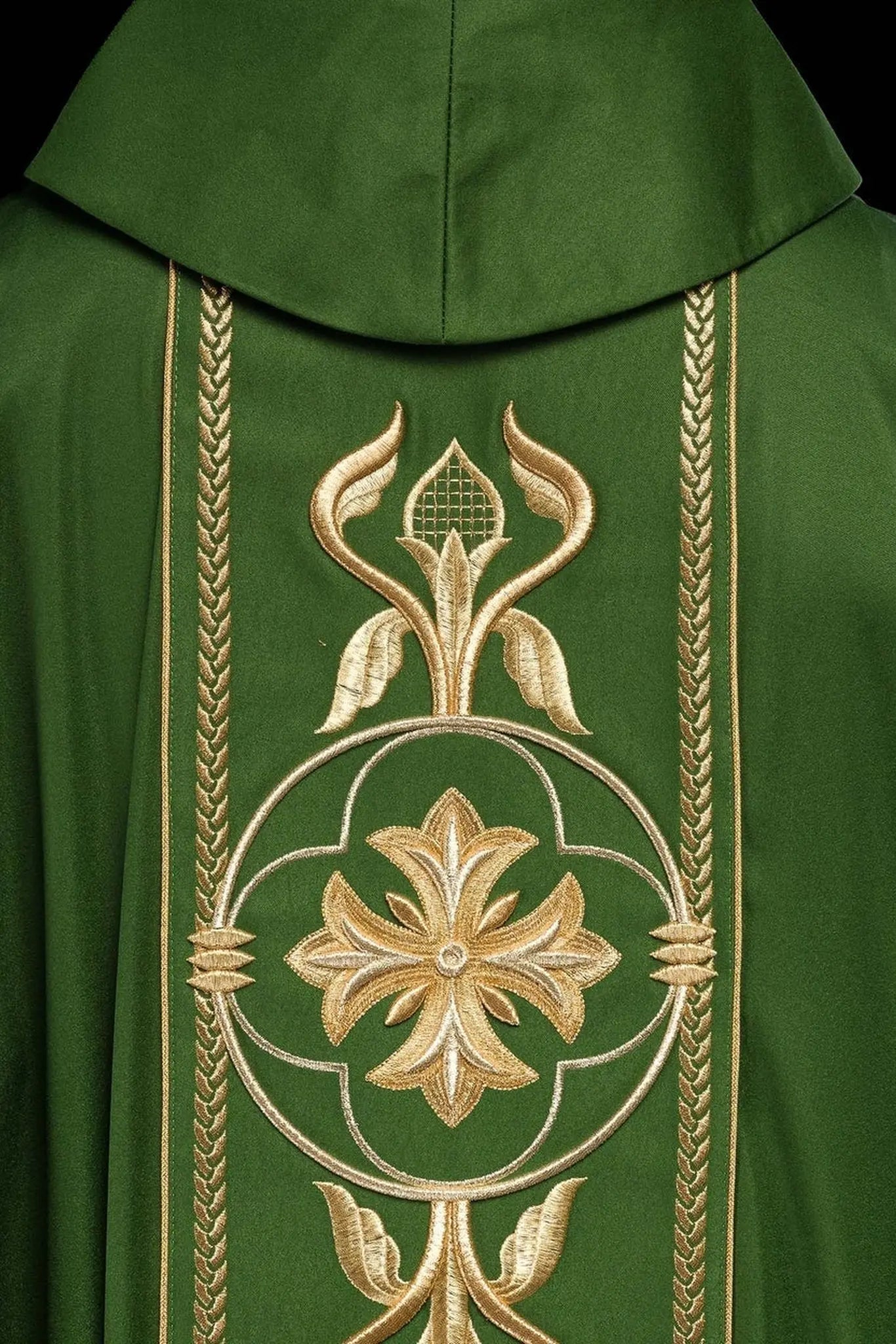 Embroidered chasuble Green with decorative band