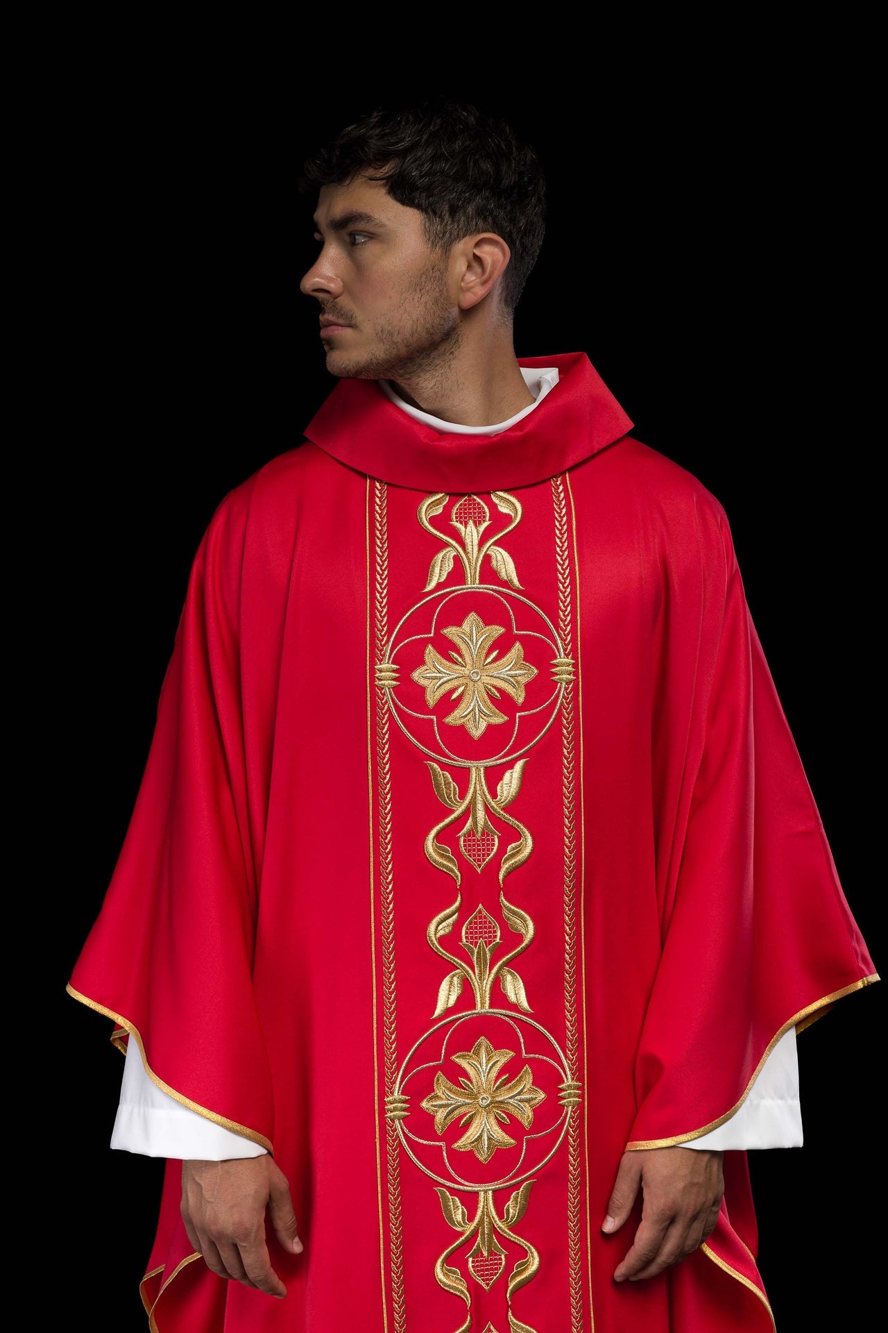 Ornat haftowany czerwony z Ozdobnym Pasem - ORNATY.PL