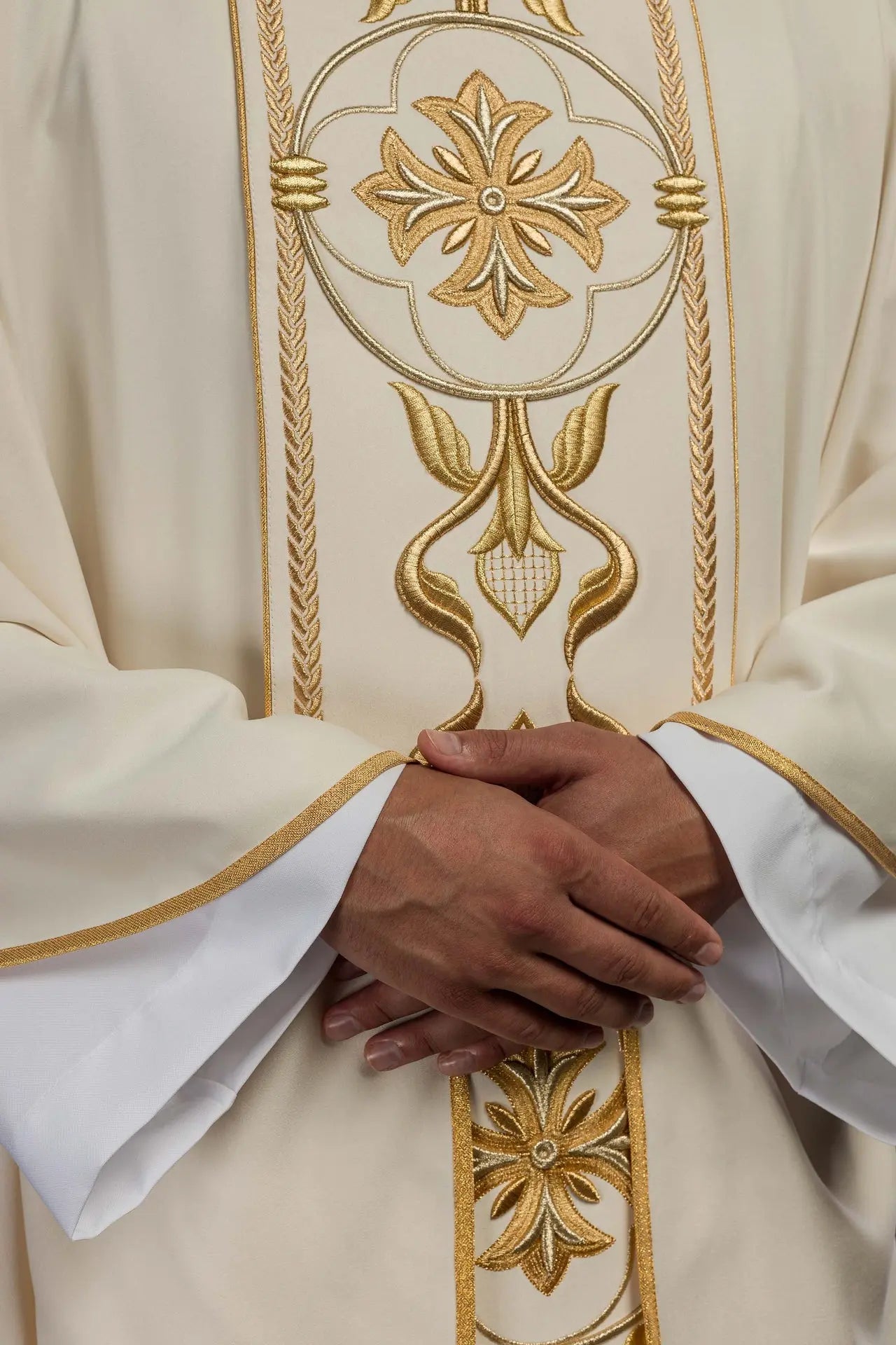 Embroidered cross ecru chasuble