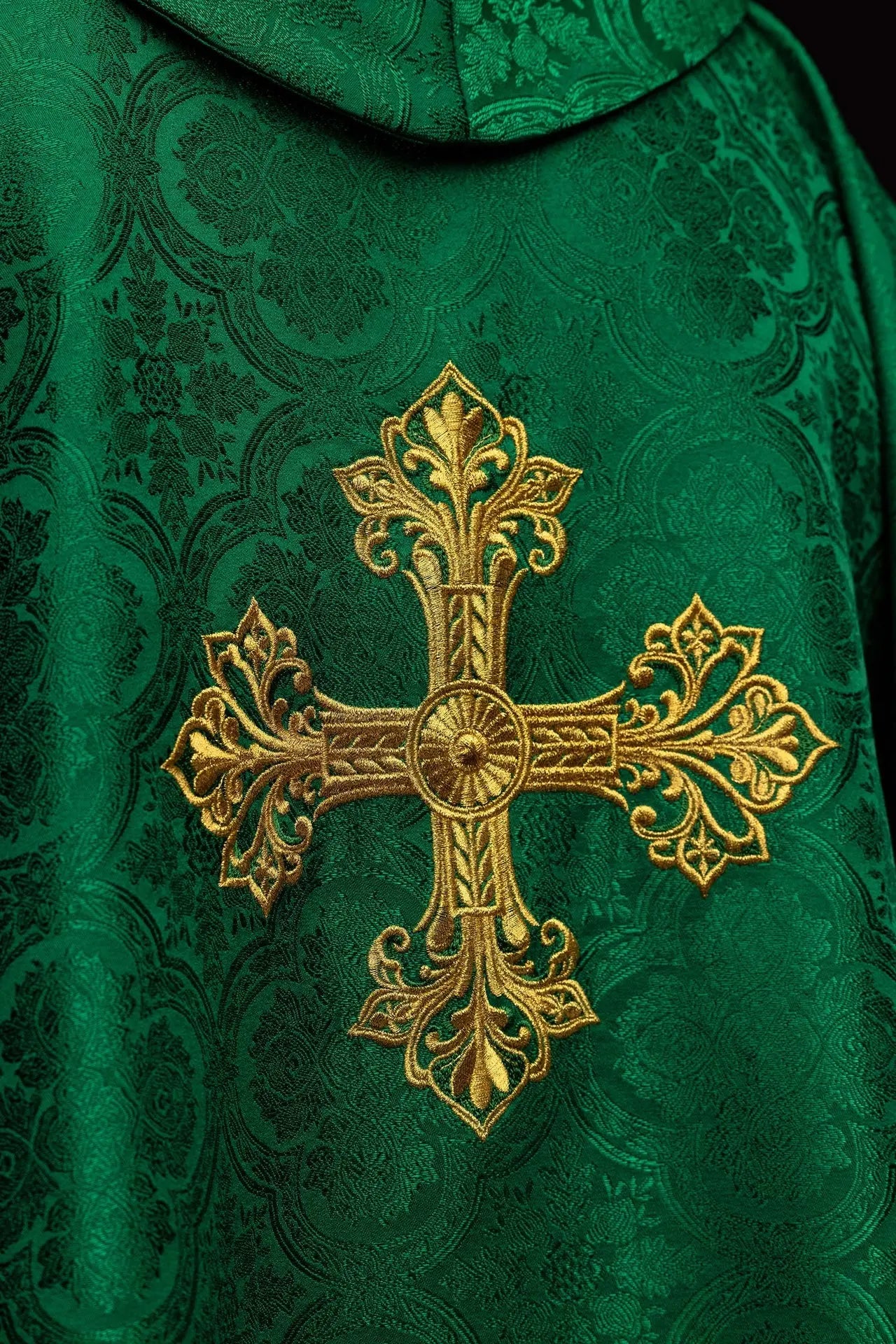 Green chasuble with cross jacquard fabric