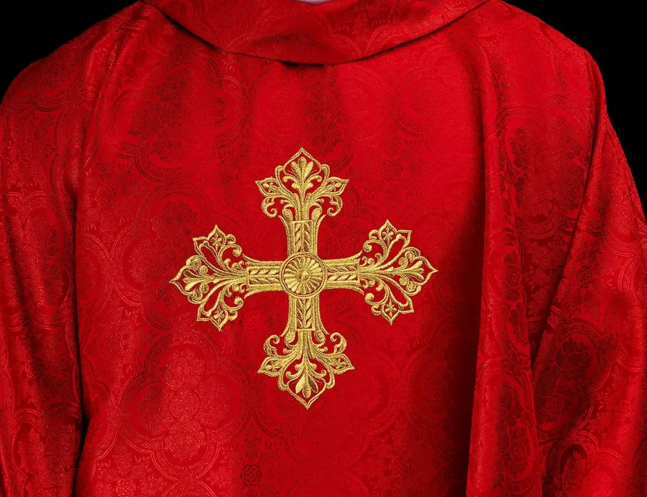 Red chasuble with cross jacquard fabric