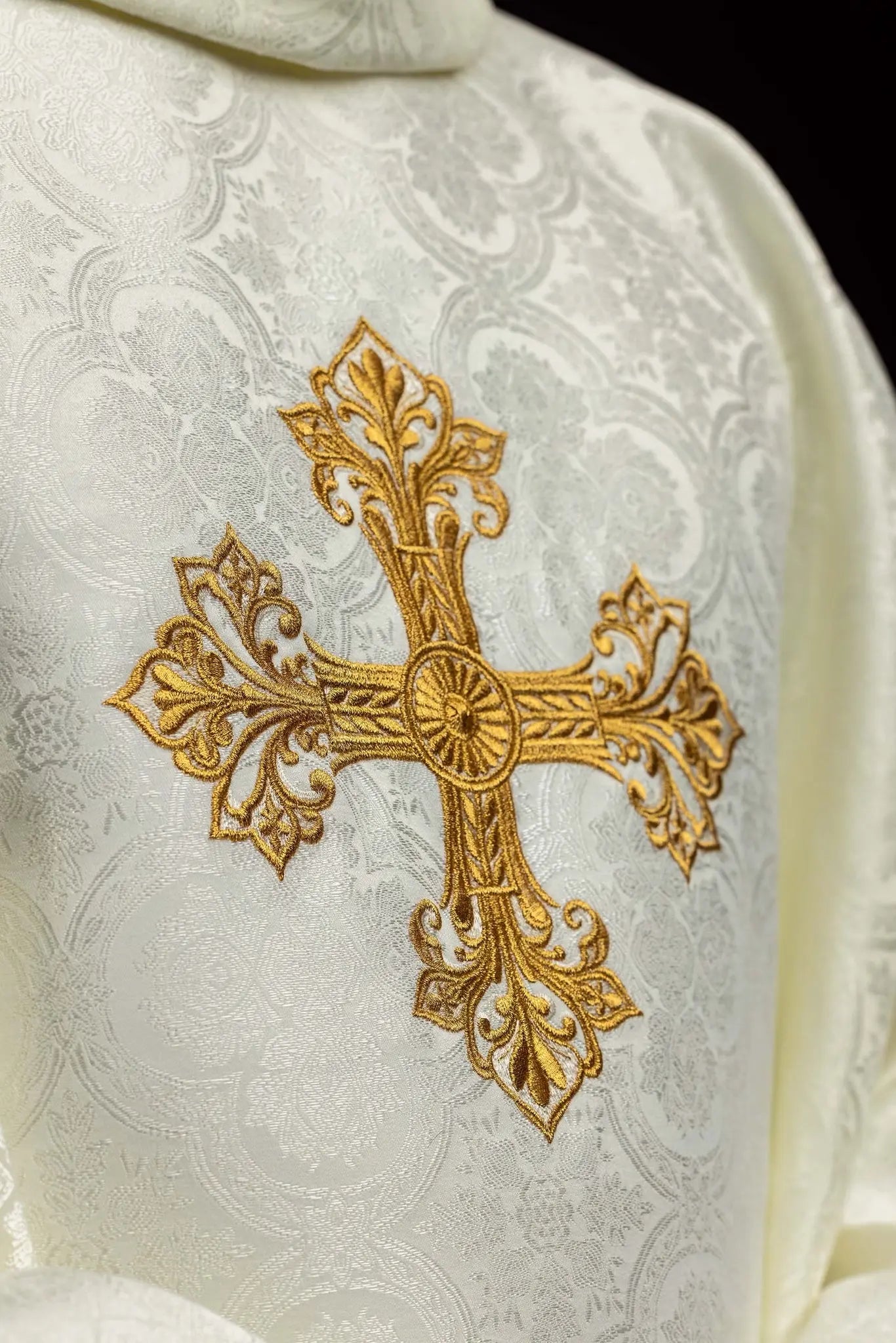 Ecru chasuble with cross jacquard fabric