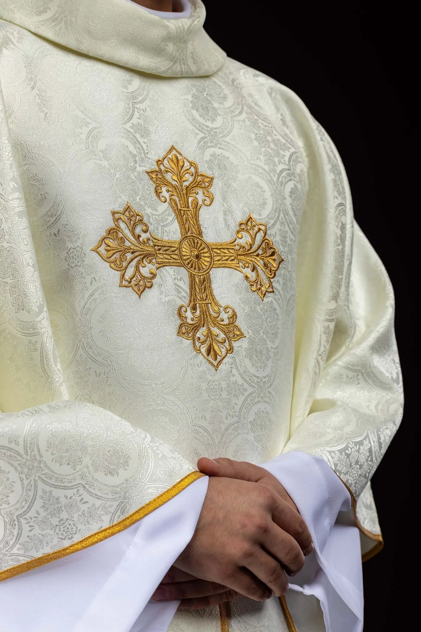Ecru chasuble with cross jacquard fabric