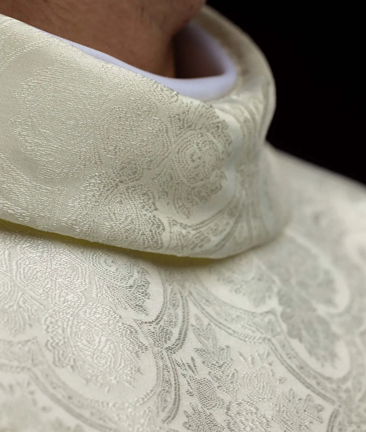 Ecru chasuble with cross jacquard fabric