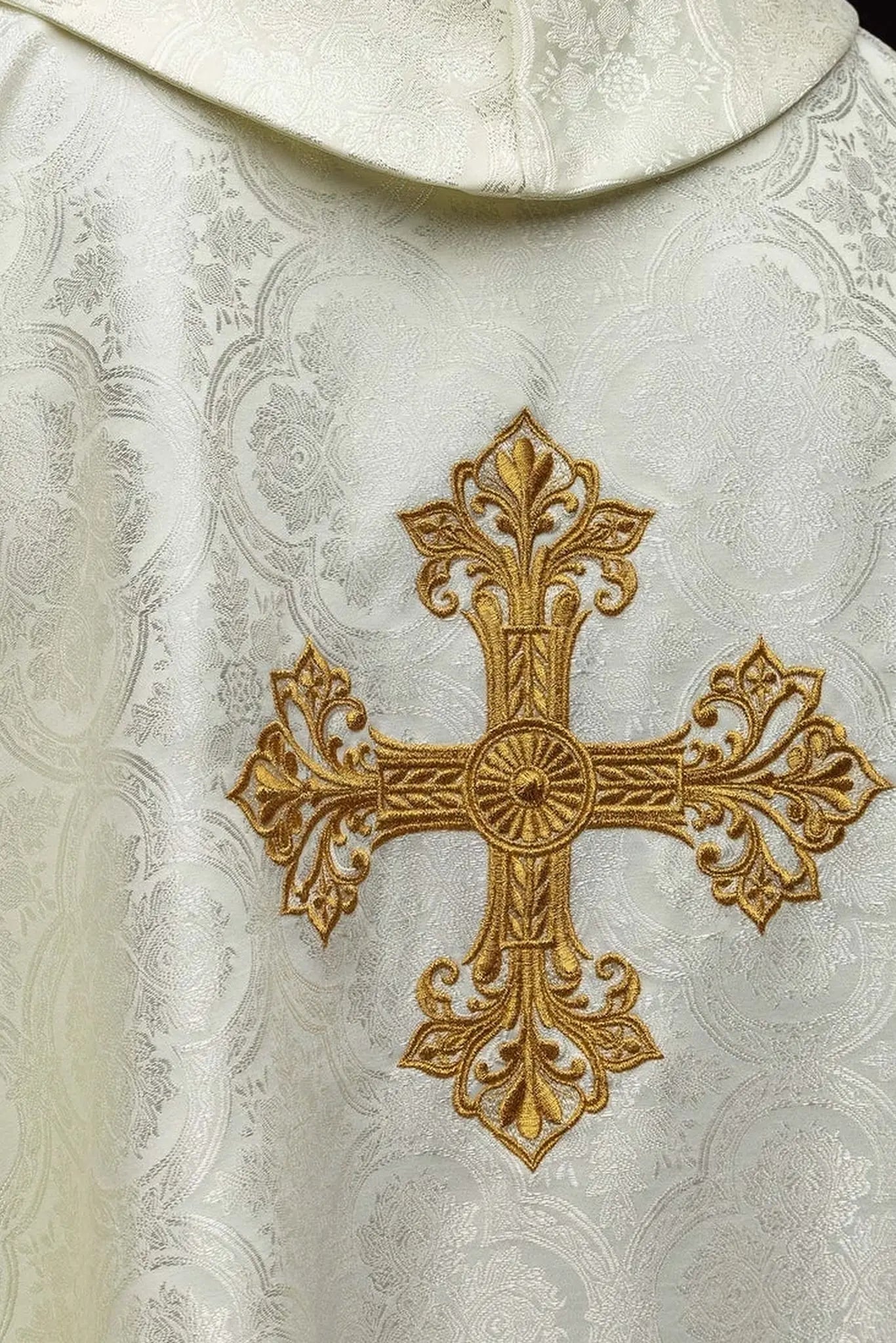 Ecru chasuble with cross jacquard fabric