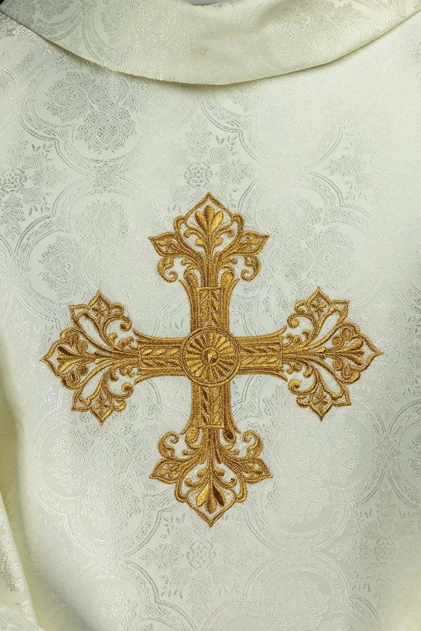 Ecru chasuble with cross jacquard fabric