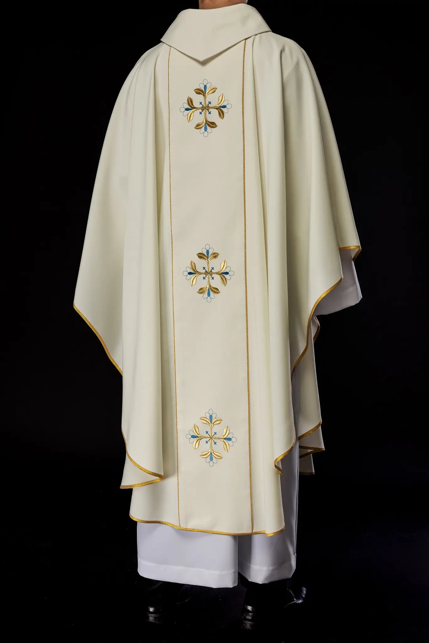 Ornat liturgiczny z haftem z wizerunkiem Serca Maryi