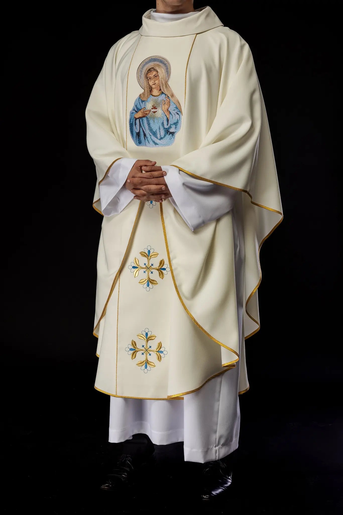 Ornat liturgiczny z haftem z wizerunkiem Serca Maryi