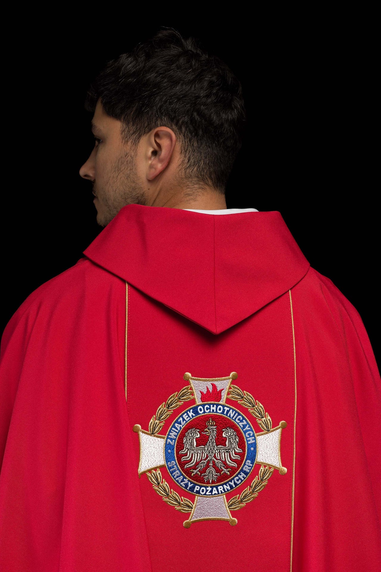 Ornat bogato haftowany z wizerunkiem Świętego Floriana - ORNATY.PL