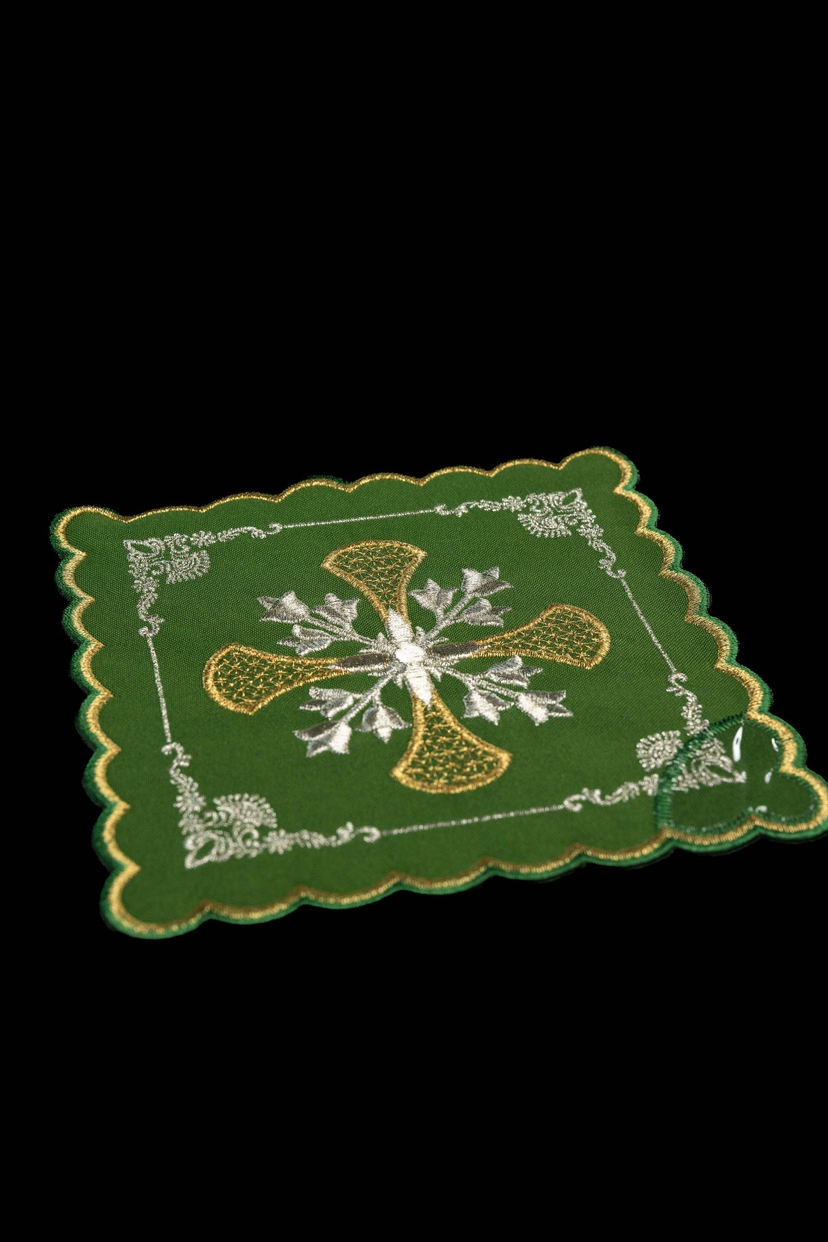 Komplet czterech palków liturgicznych z haftem krzyża